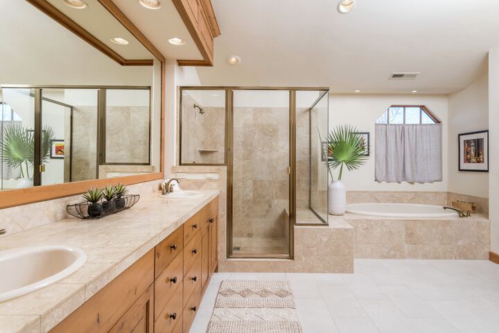 4 Bdrm 4 Bath - Master Ensuite Bathroom