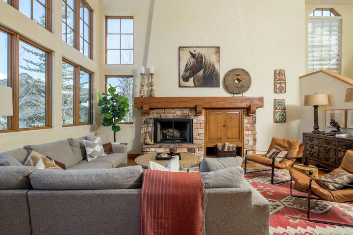 4 Bdrm 4 Bath - Living Room