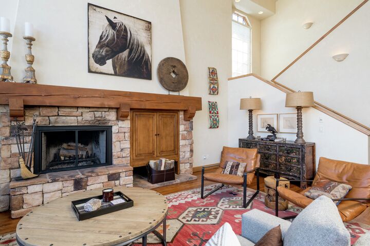 4 Bdrm 4 Bath - Living Room