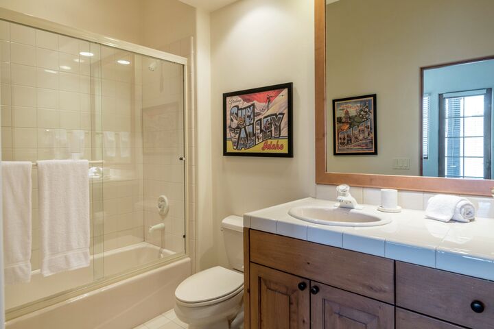 4 Bdrm 4 Bath - Bathroom