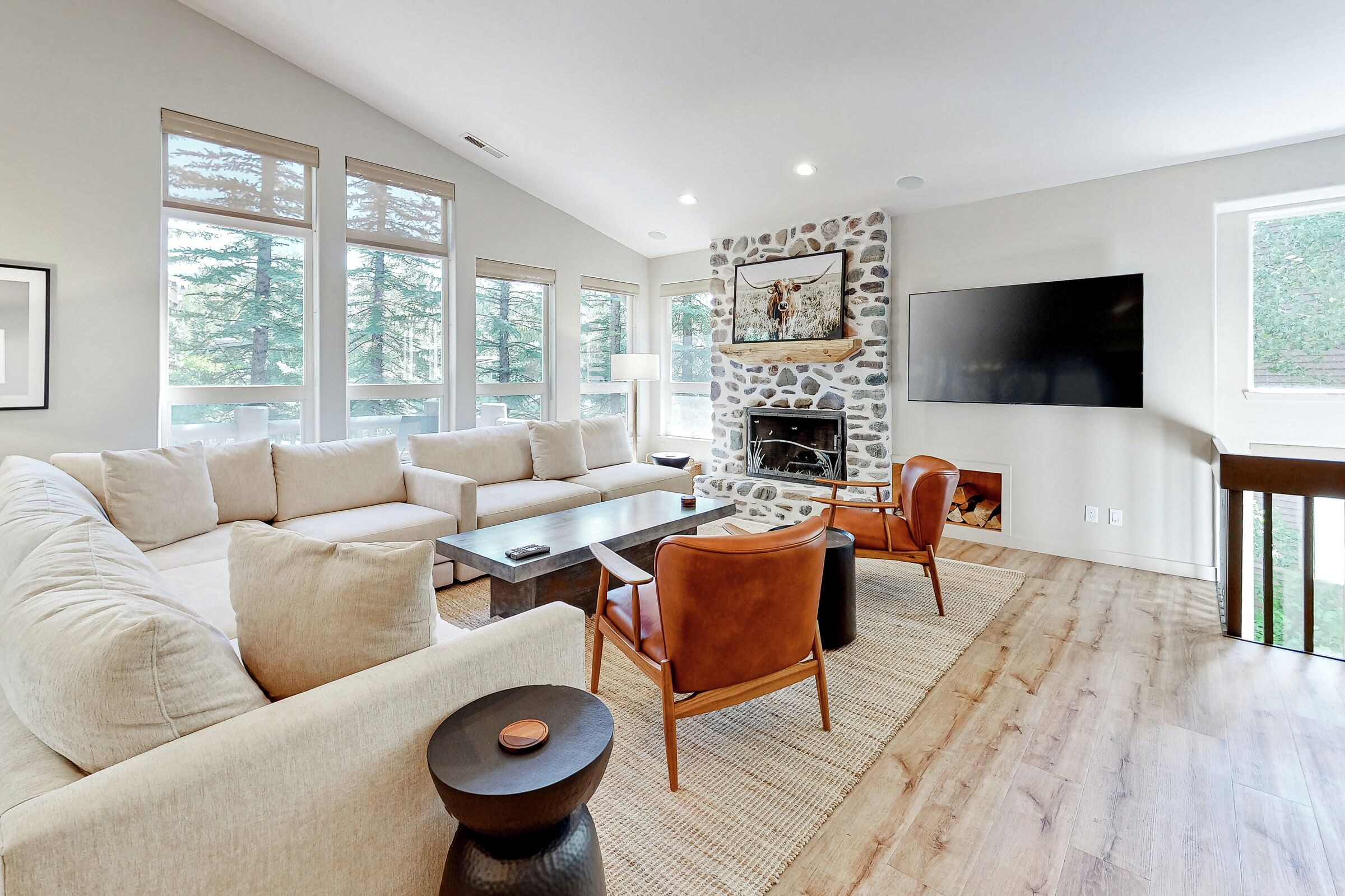 4 Bdrm 4 Bath - Living Room