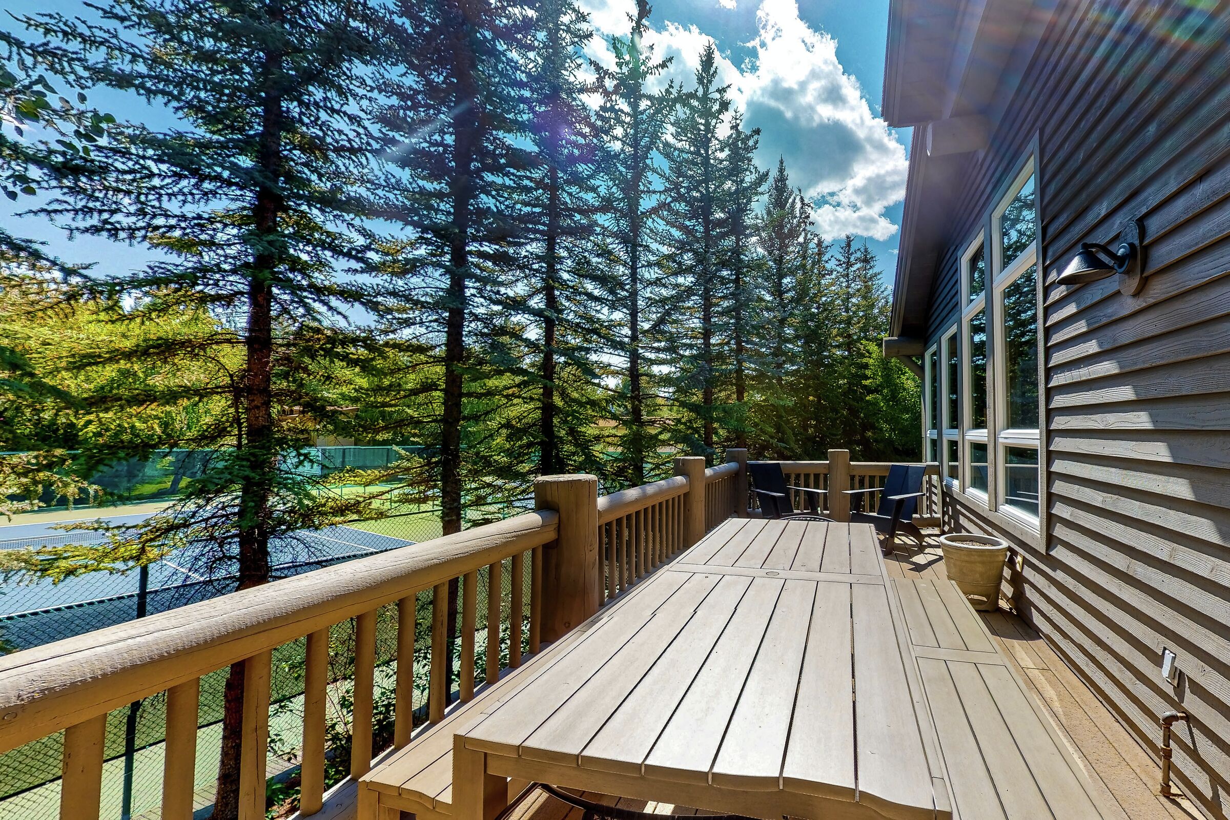 4 Bdrm 4 Bath - Balcony