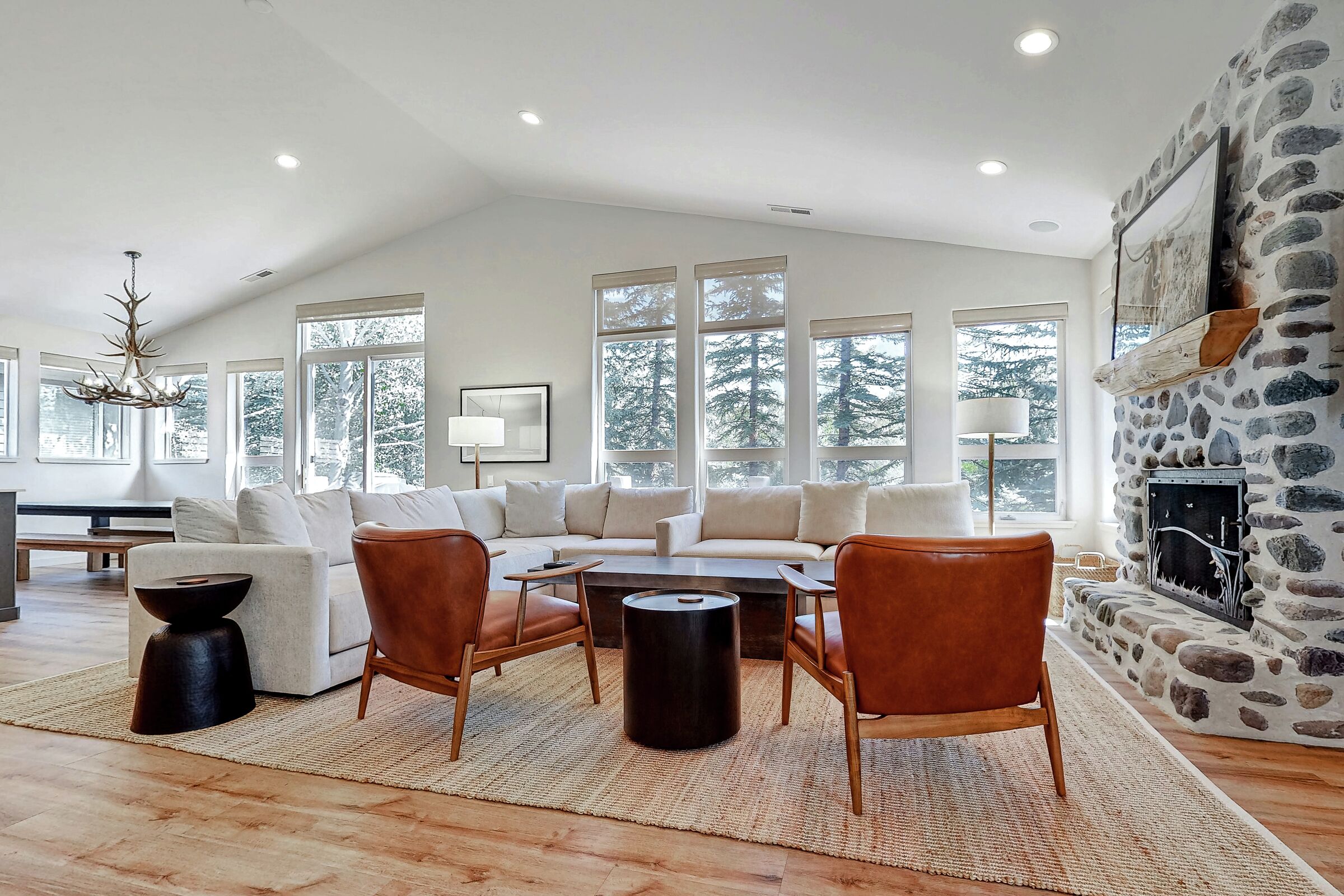 4 Bdrm 4 Bath - Living Room
