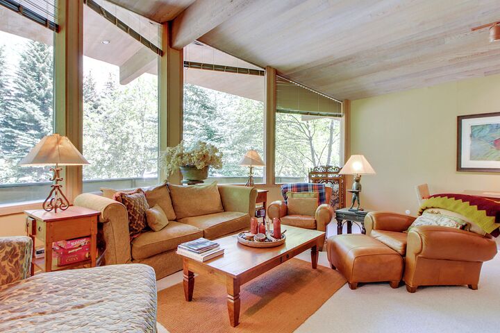 4 Bdrm 4 Bath HT - Living Room