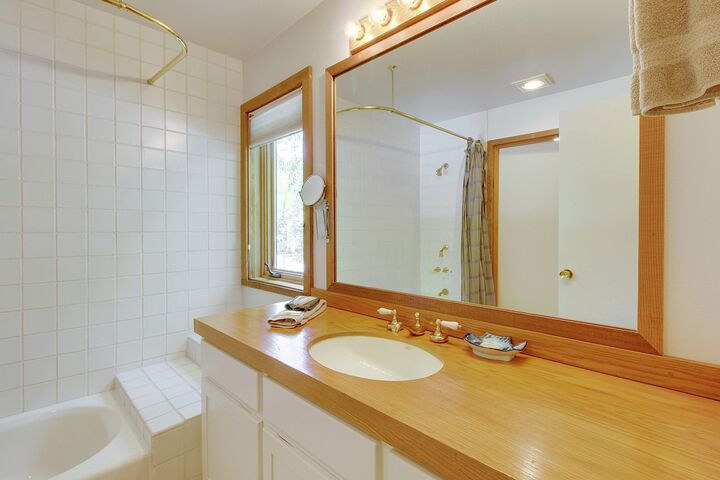 4 Bdrm 4 Bath HT - Bathroom