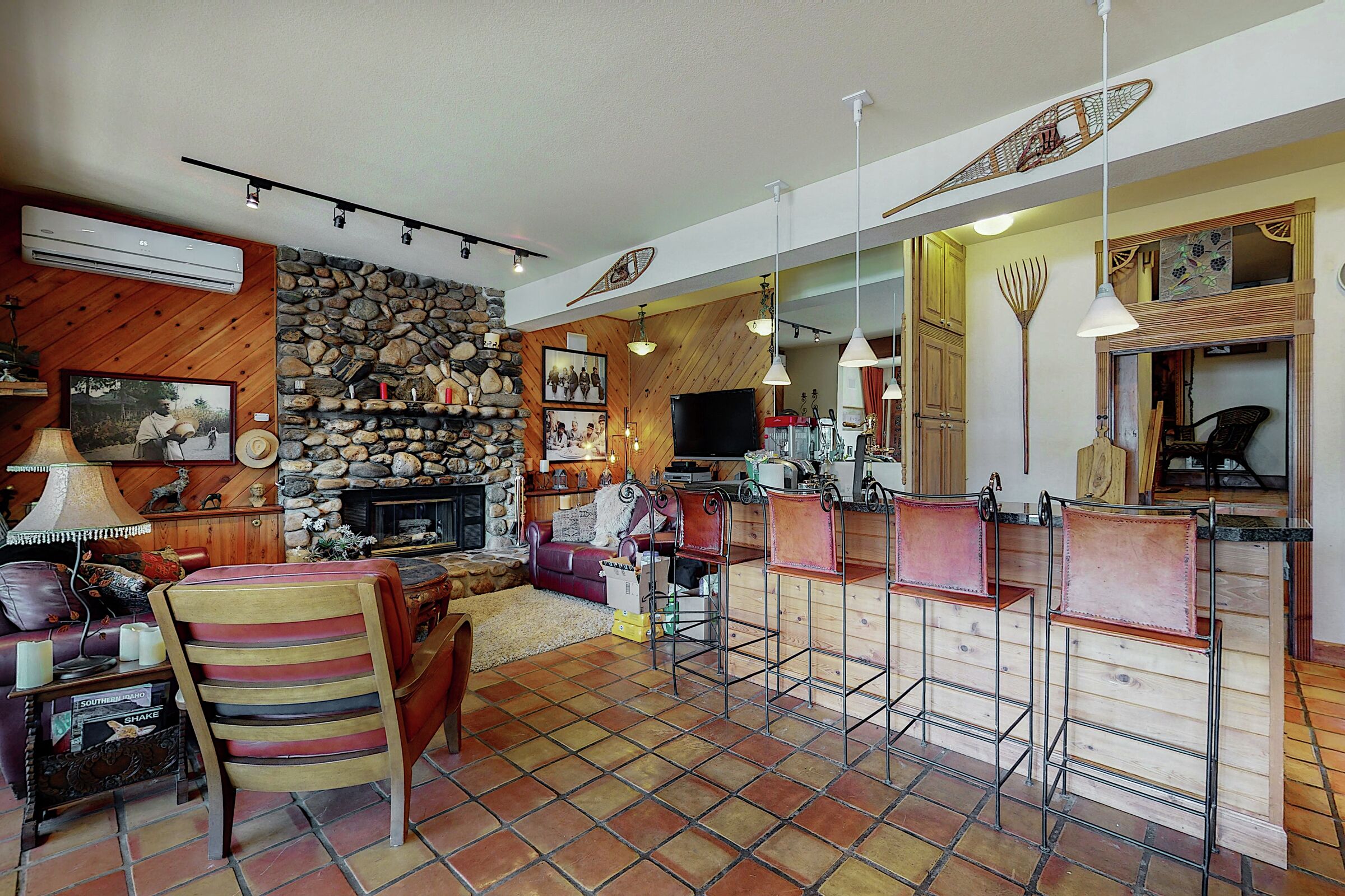 5 Bdrm 4 Bath - Living Room & Kitchen
