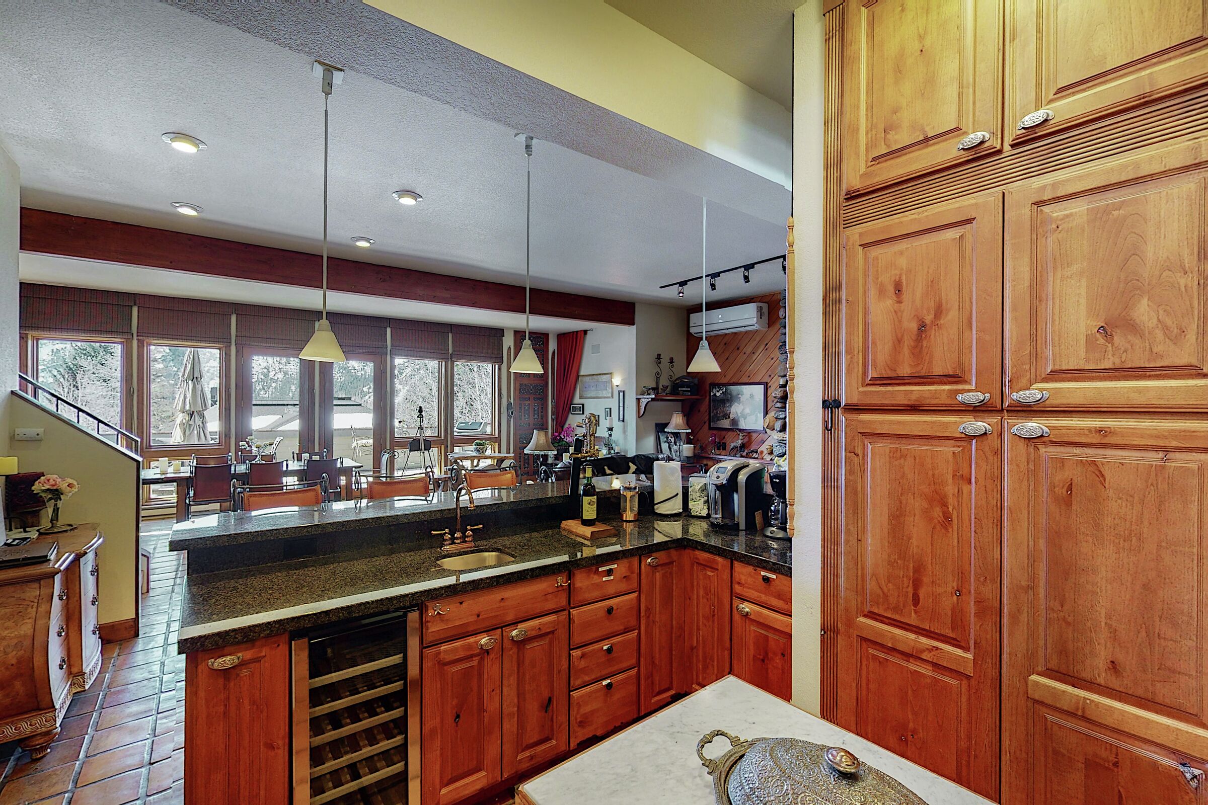 5 Bdrm 4 Bath - Kitchen
