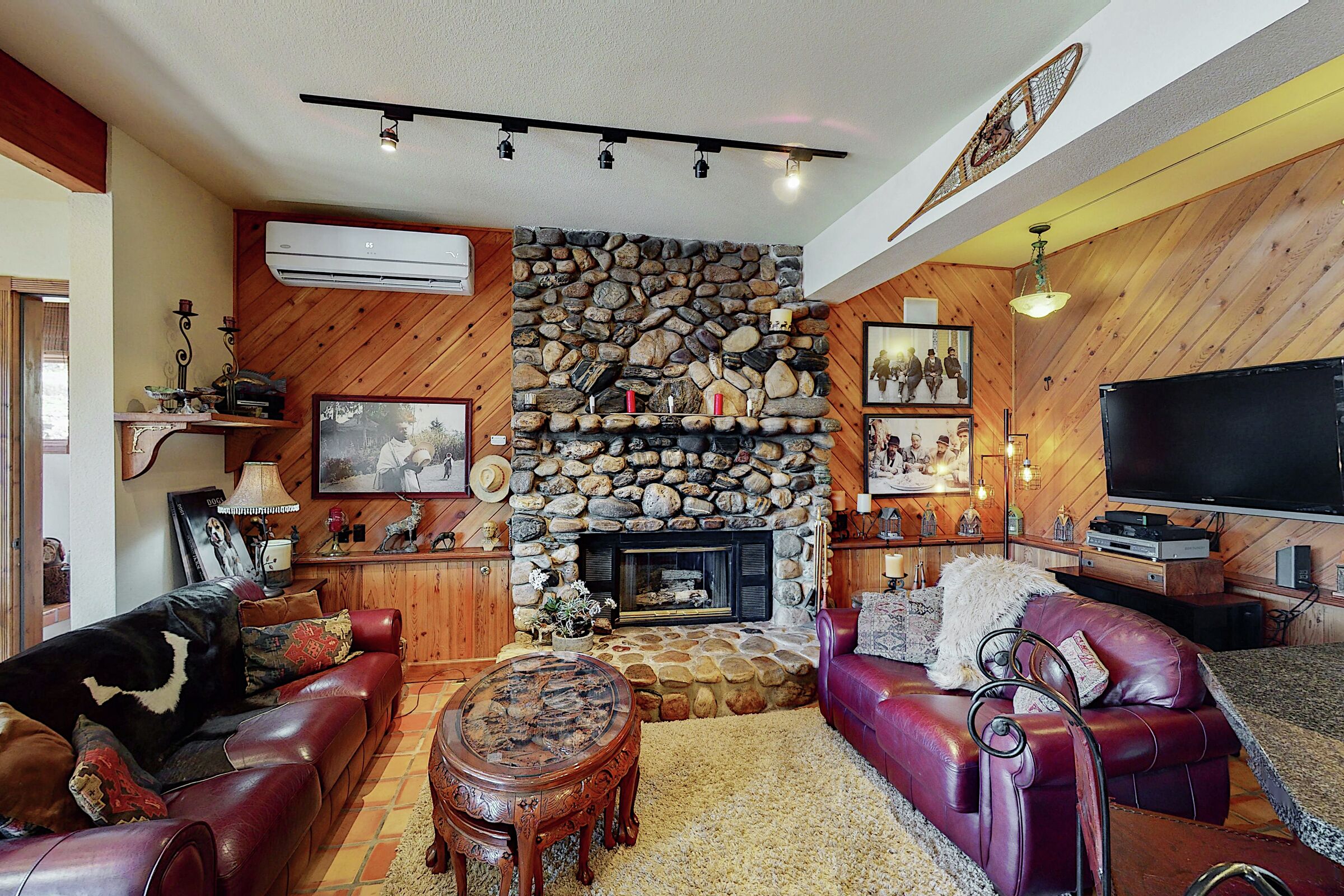 5 Bdrm 4 Bath - Living Room