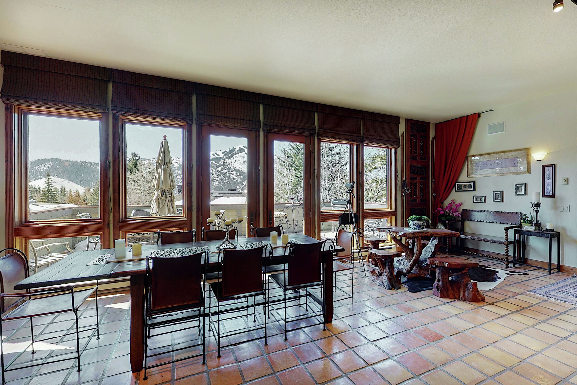 5 Bdrm 4 Bath - Dining Room