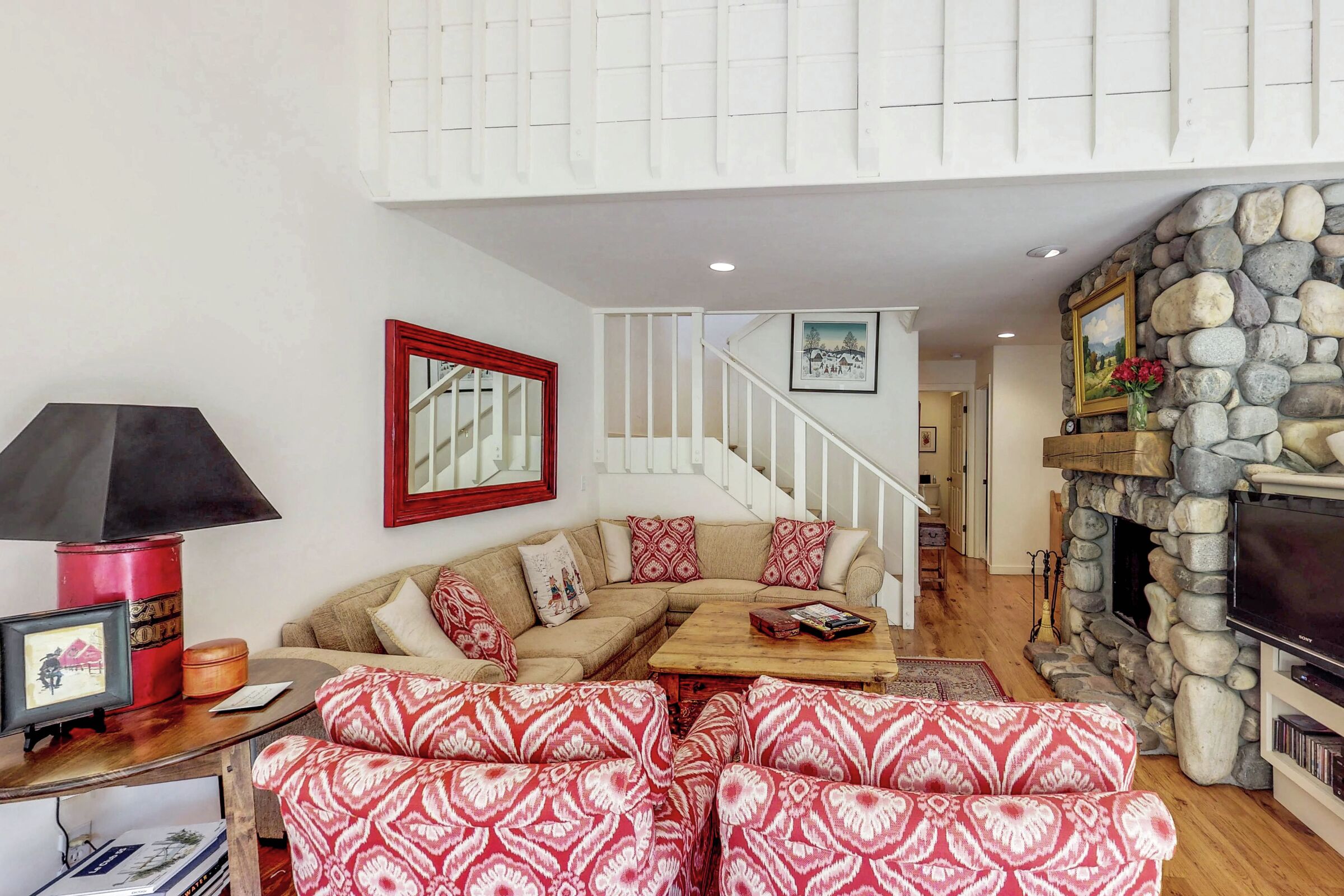 3 Bdrm + Loft HT - Living Room