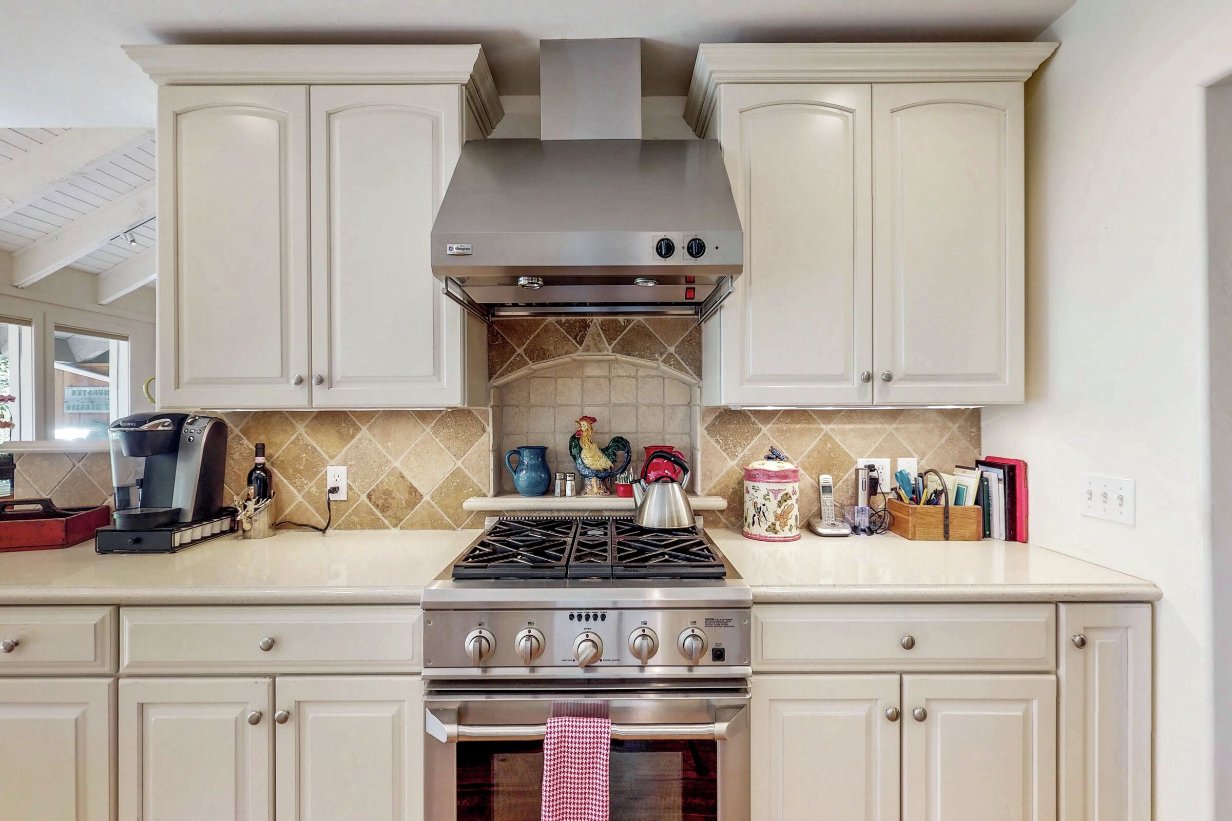 3 Bdrm + Loft HT - Kitchen