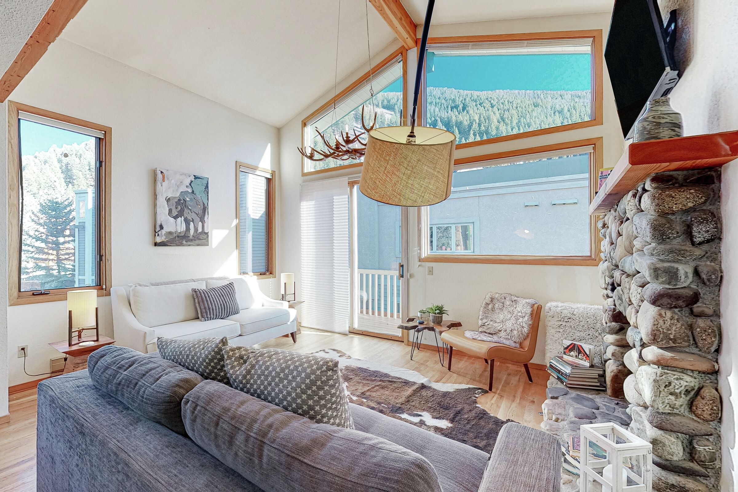 #105A - Warm Springs Retreat - Living Room