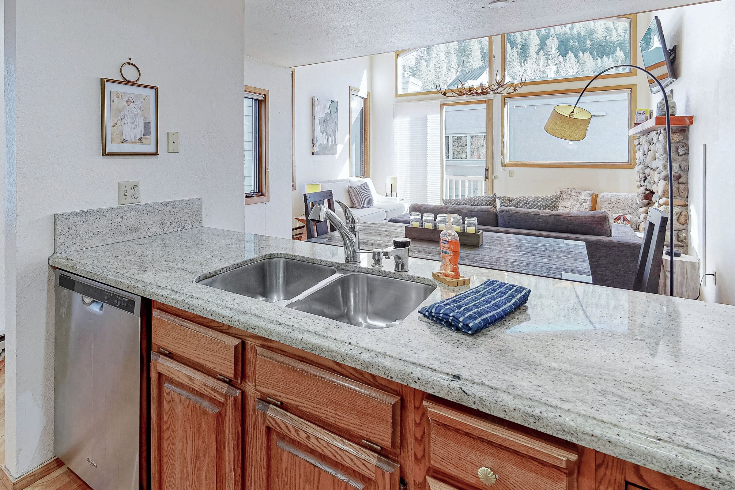 #105A - Warm Springs Retreat - Kitchen