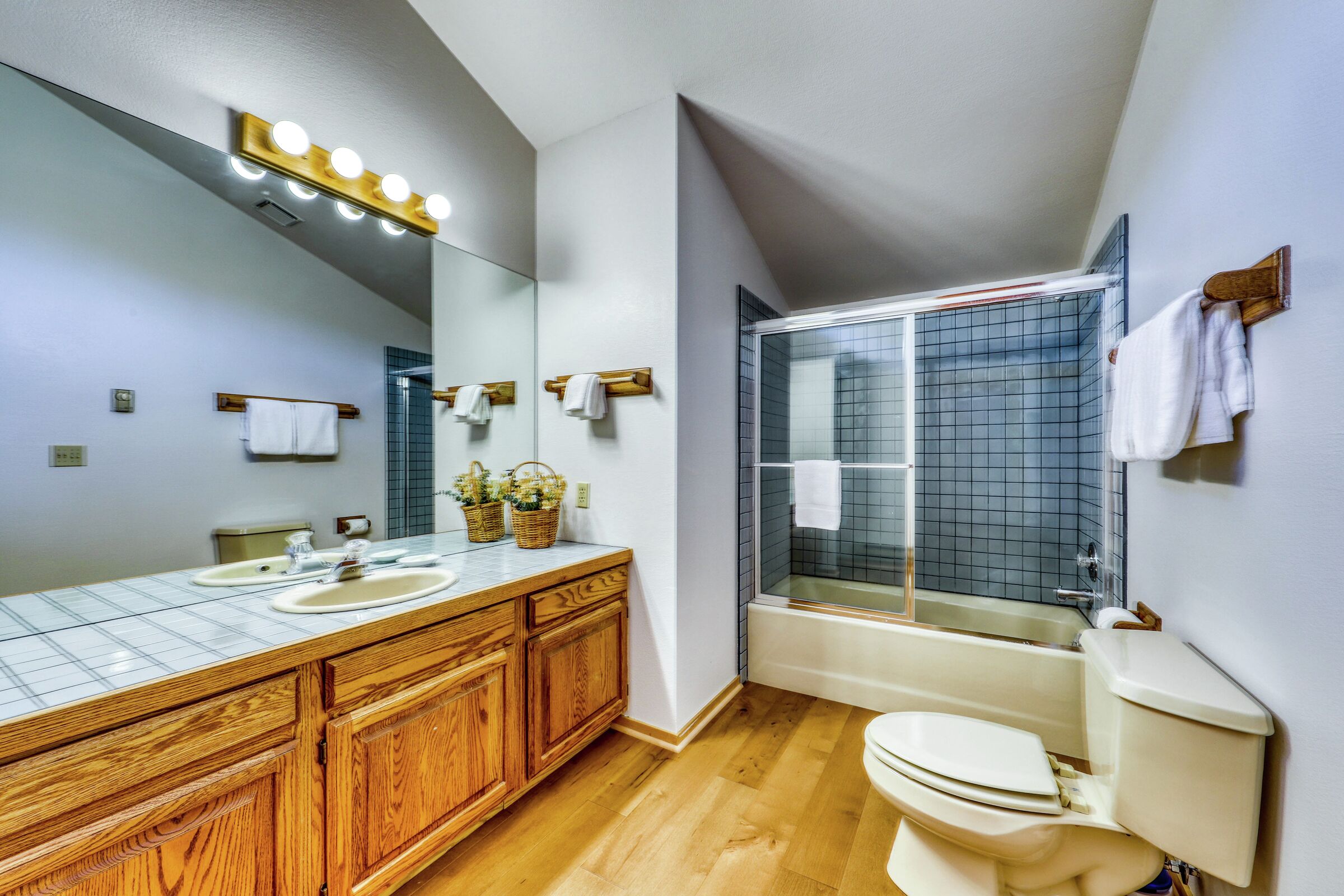 #105C - Aspenwood Ski Getaway - Bathroom