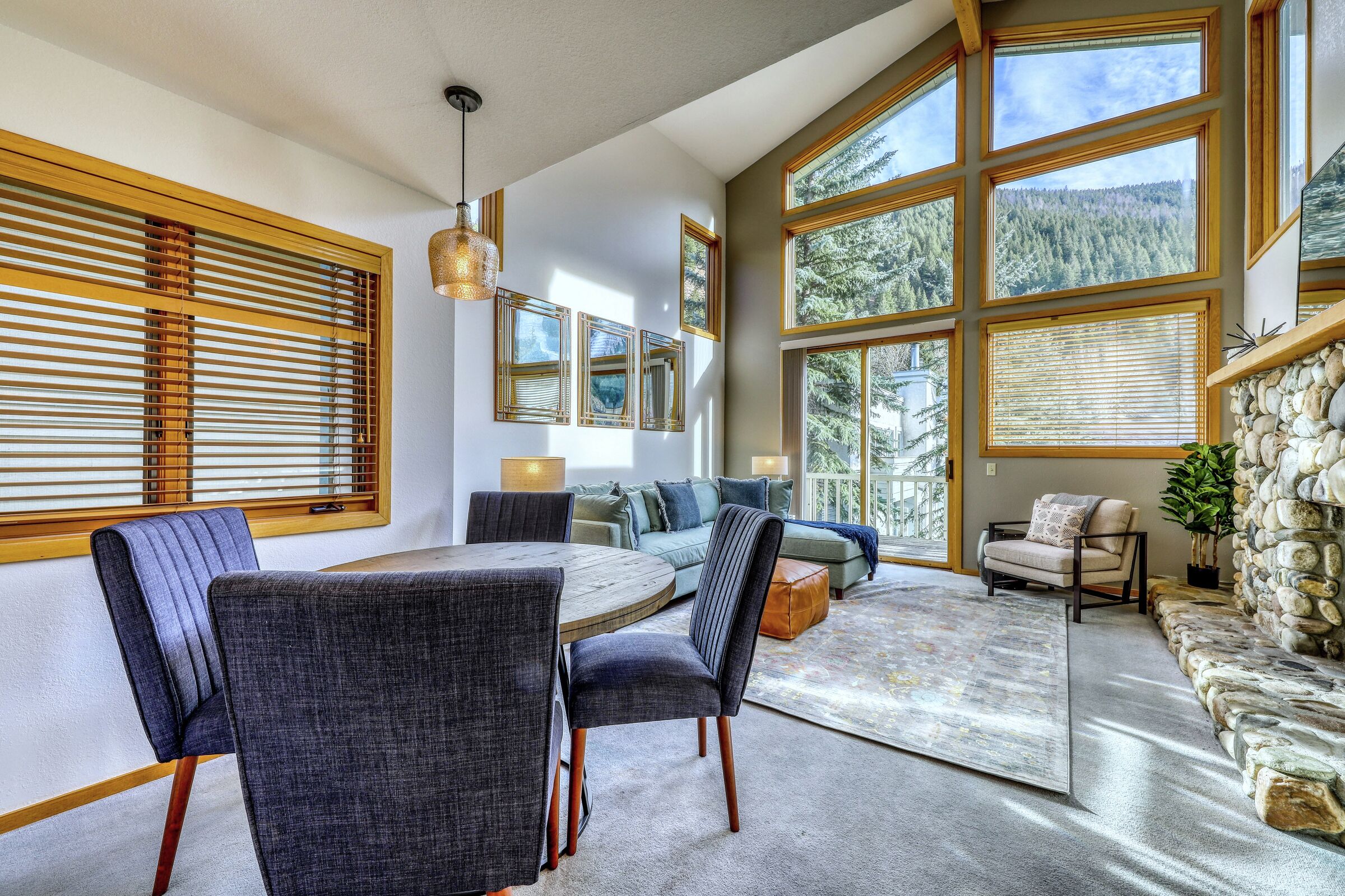 #105C - Aspenwood Ski Getaway - Dining Room & Living Room