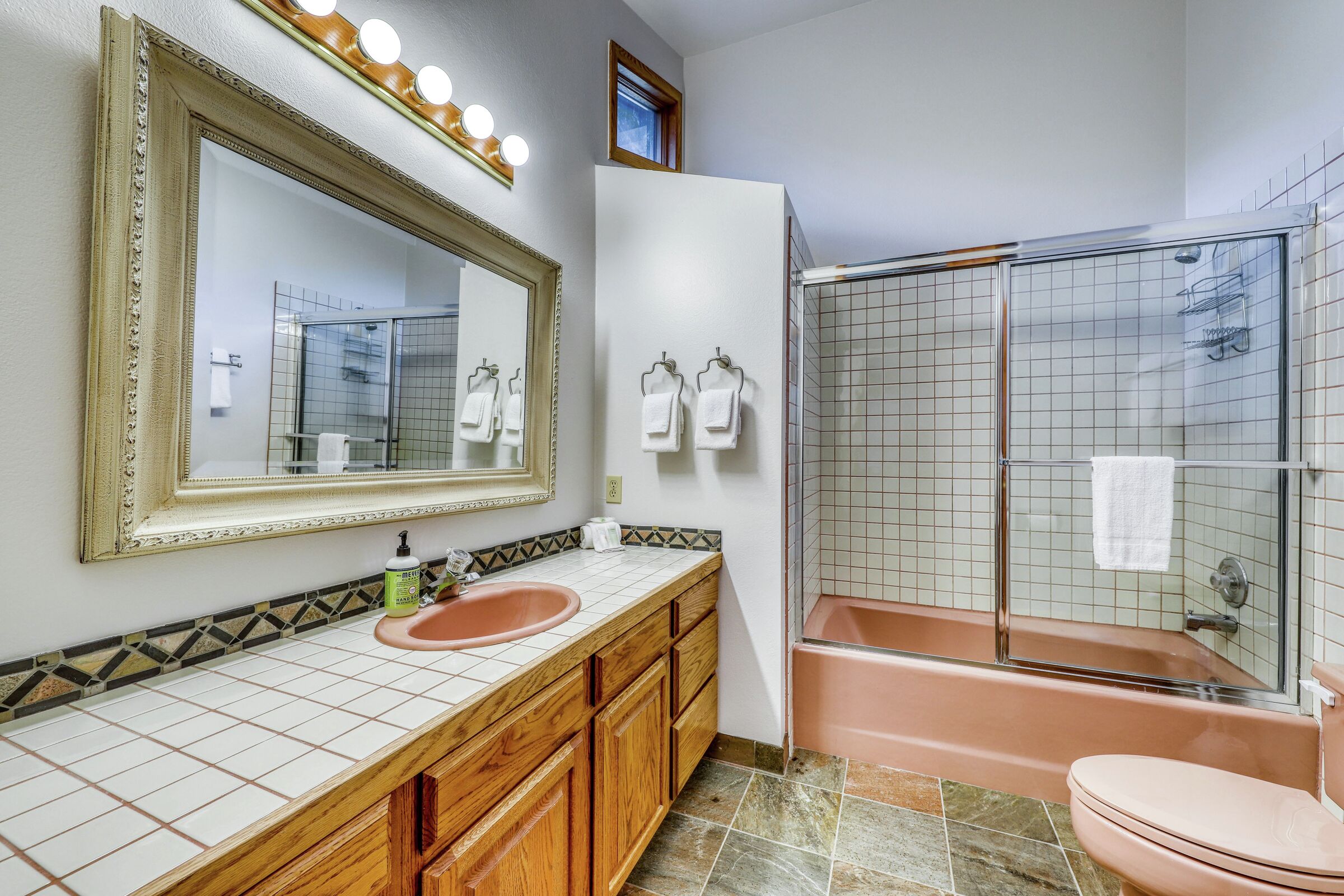 #105D - Aspenwood Escape - Bathroom