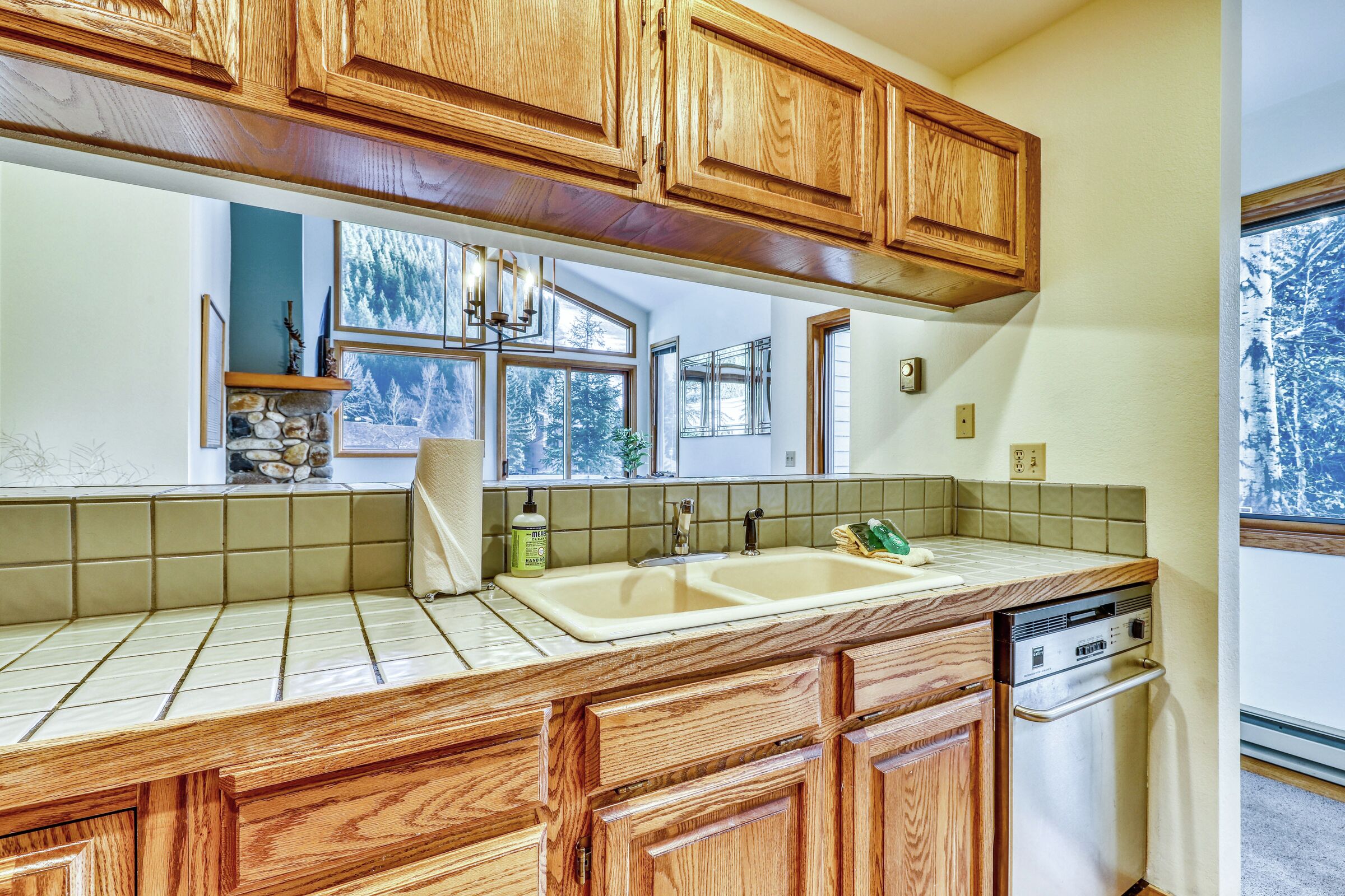 #105D - Aspenwood Escape - Kitchen
