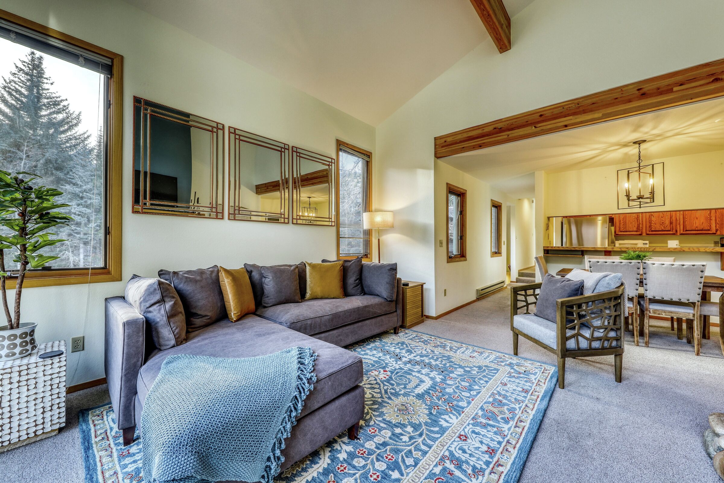 #105D - Aspenwood Escape - Living Room & Dining Room