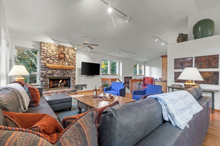 #4614 - Living Area