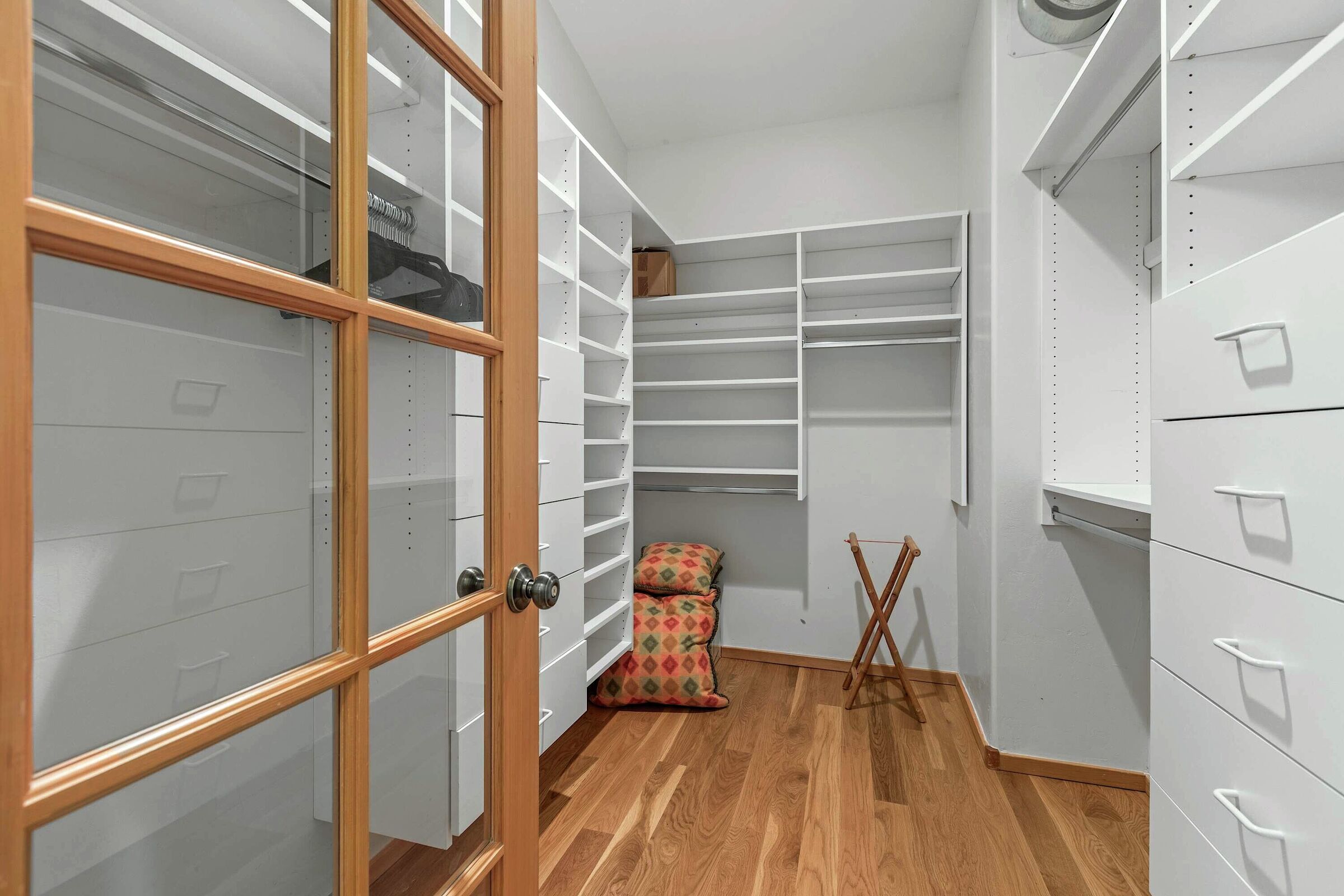 #4614 - Master Walk-in Closet