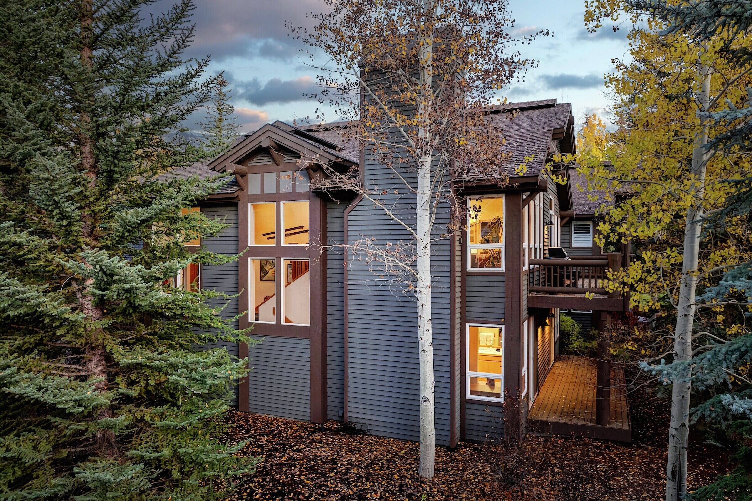 Arrowwood Townhomes Exterior - Autumn