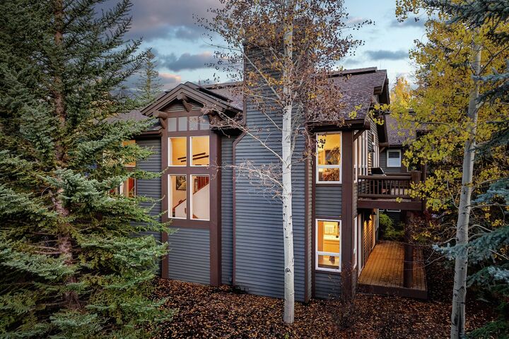 Arrowwood Townhomes Exterior - Autumn