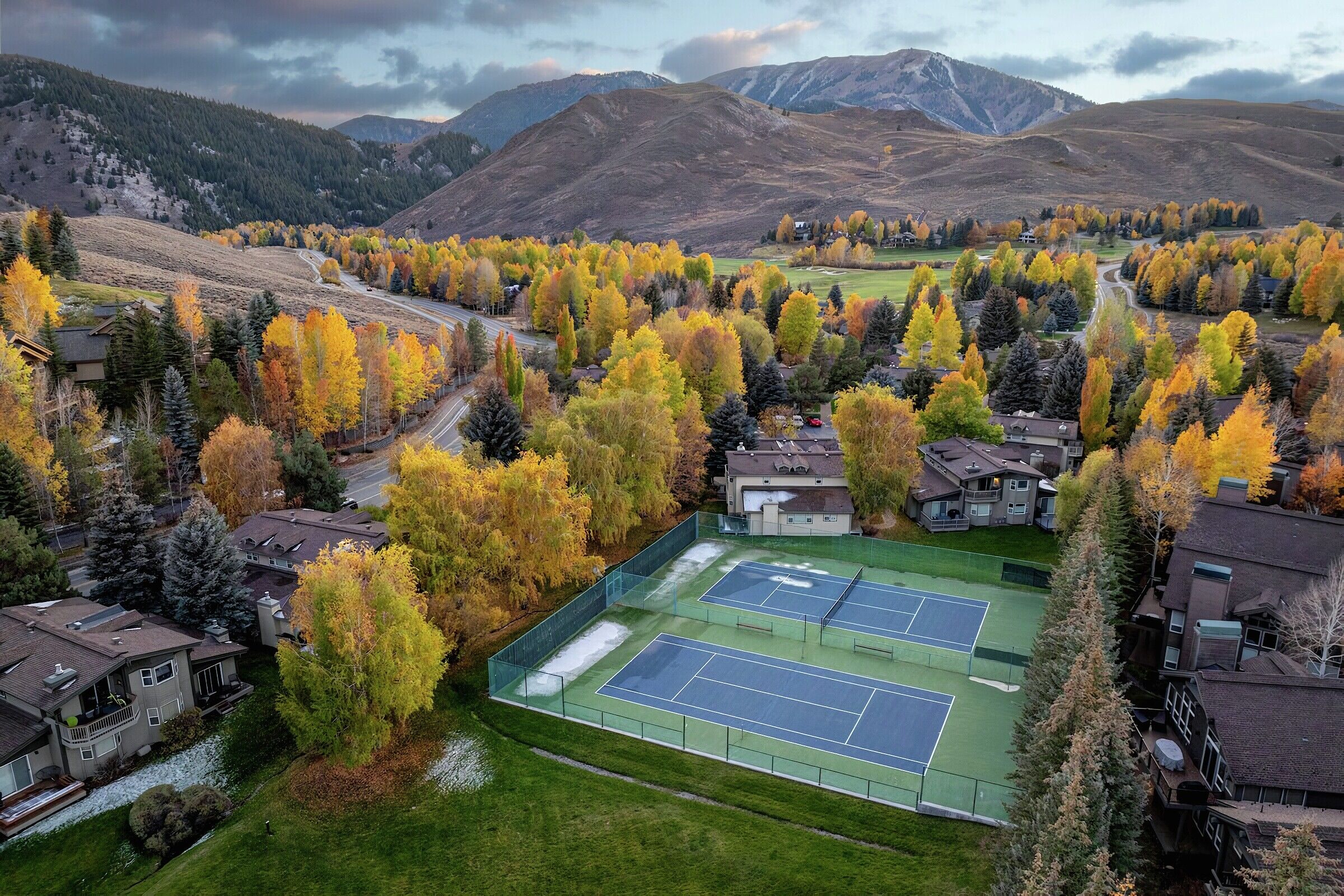 Tennis & Pickleball Courts