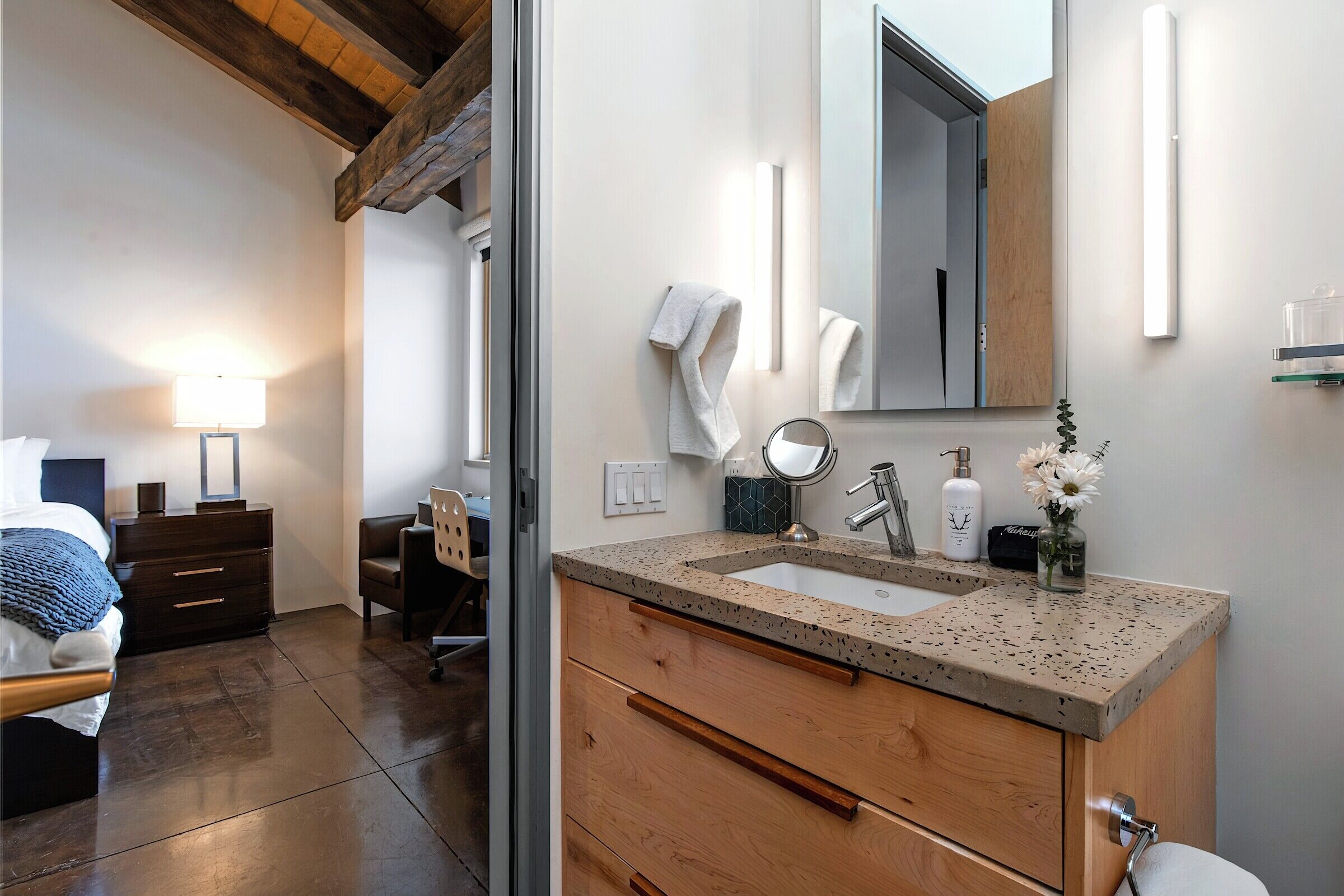7 Bdrm 7.5 Bath HT - Ensuite Bathroom