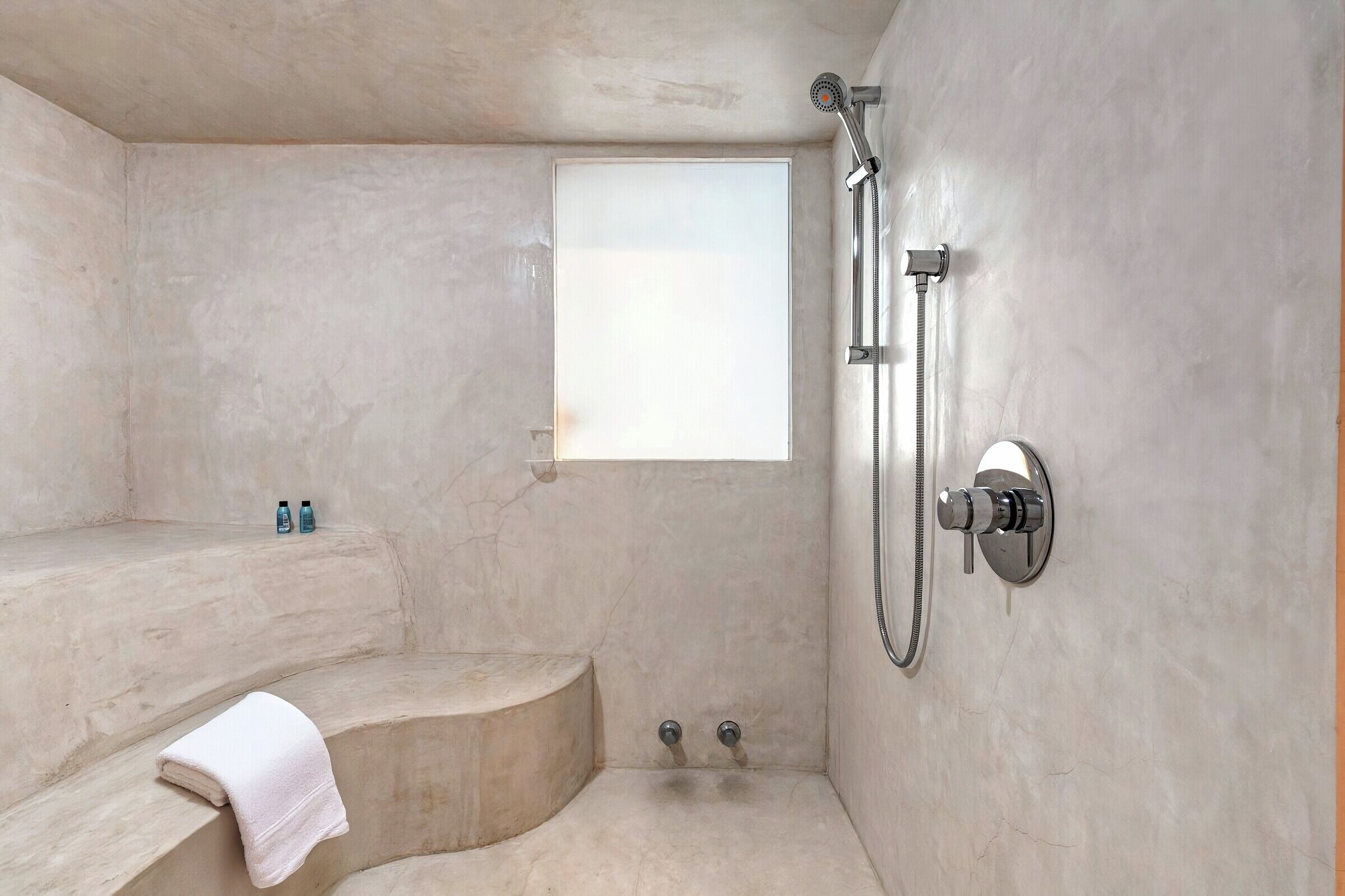 7 Bdrm 7.5 Bath HT - Indoor Sauna Room