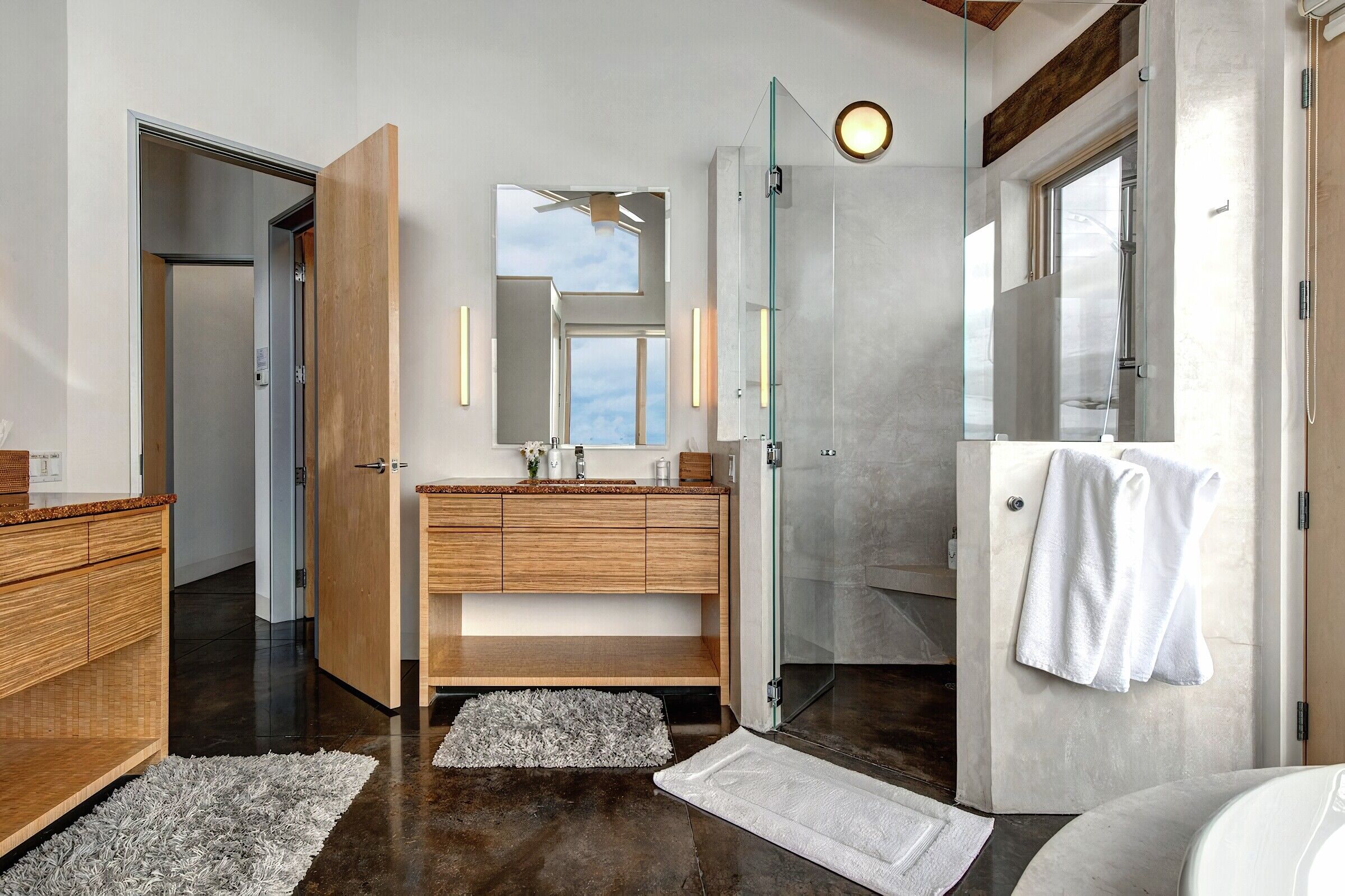 7 Bdrm 7.5 Bath HT - Ensuite Bathroom