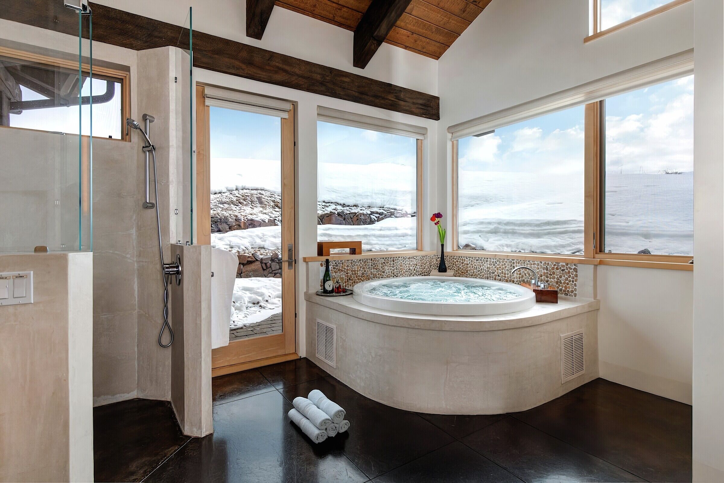 7 Bdrm 7.5 Bath HT - Ensuite Bathroom