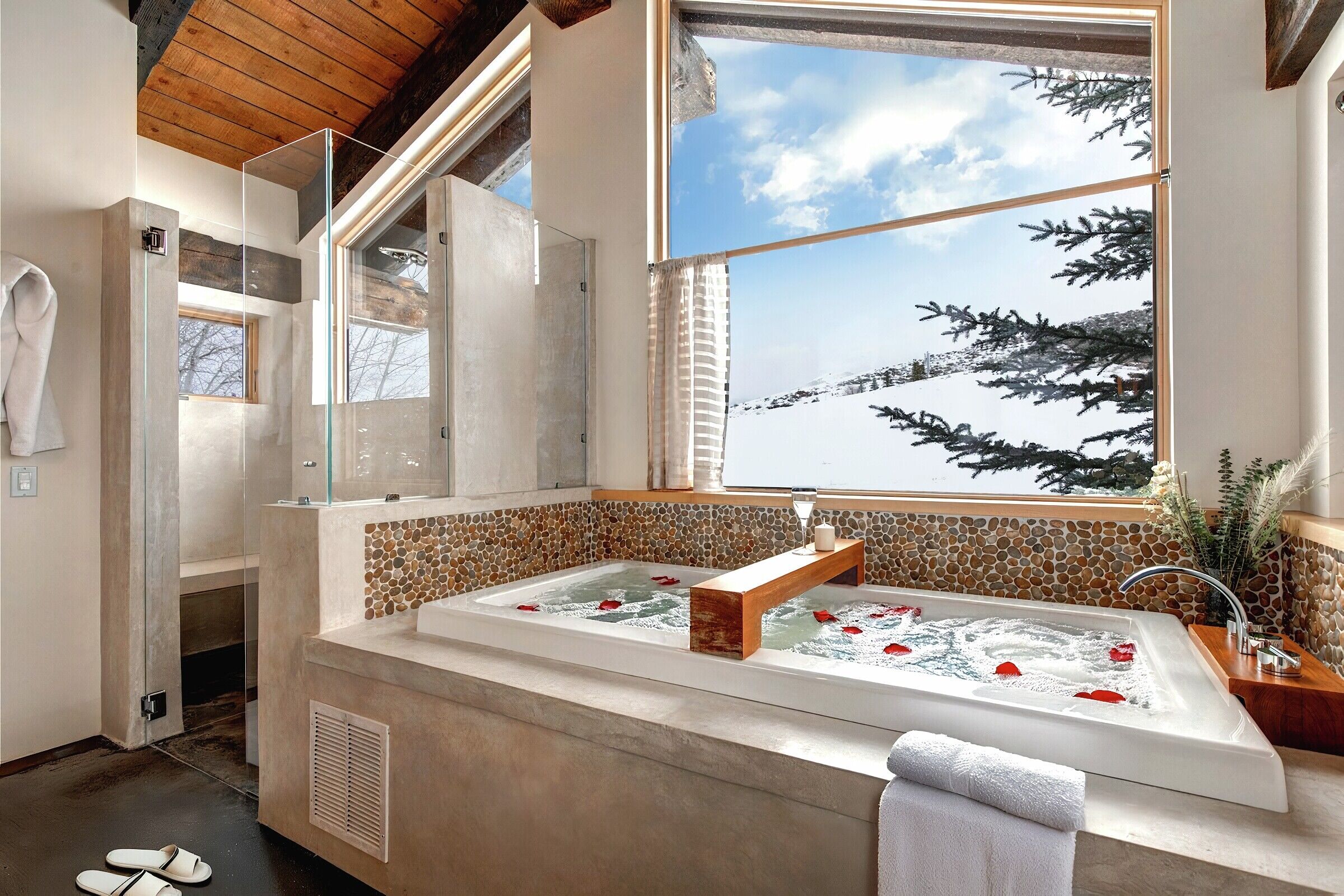 7 Bdrm 7.5 Bath HT - Master Ensuite Bathroom