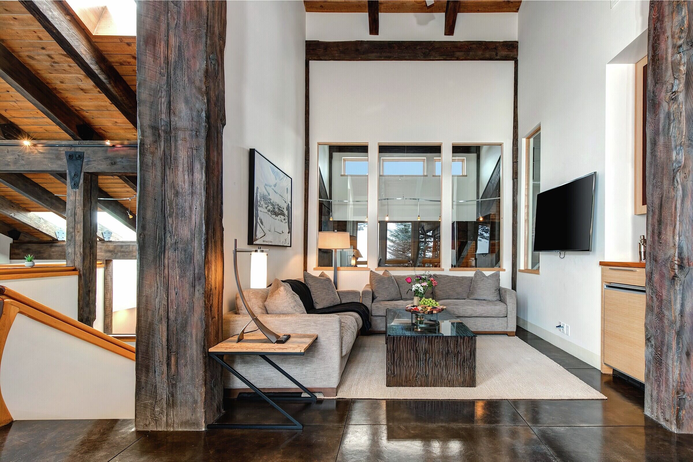 7 Bdrm 7.5 Bath HT - Sitting Area