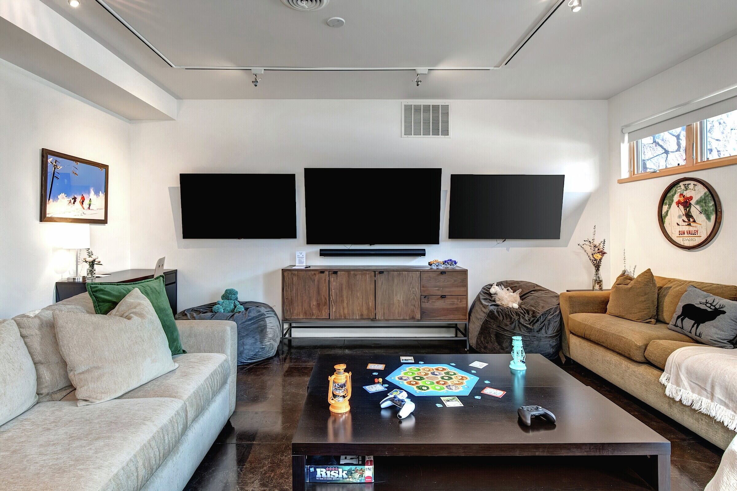 7 Bdrm 7.5 Bath HT - Bedroom Sitting Area