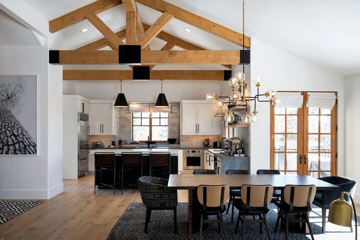 Dining Area & Kitchen