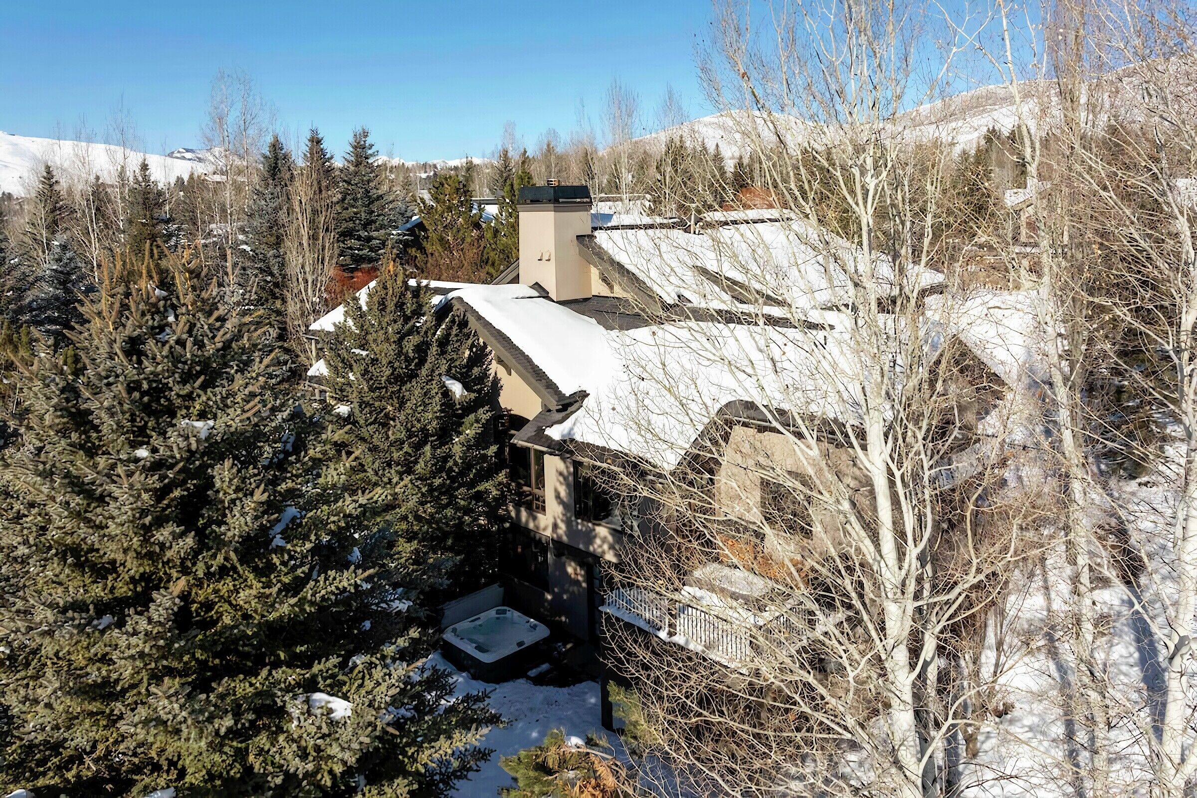 Sunpoint Chateau Exterior - Winter
