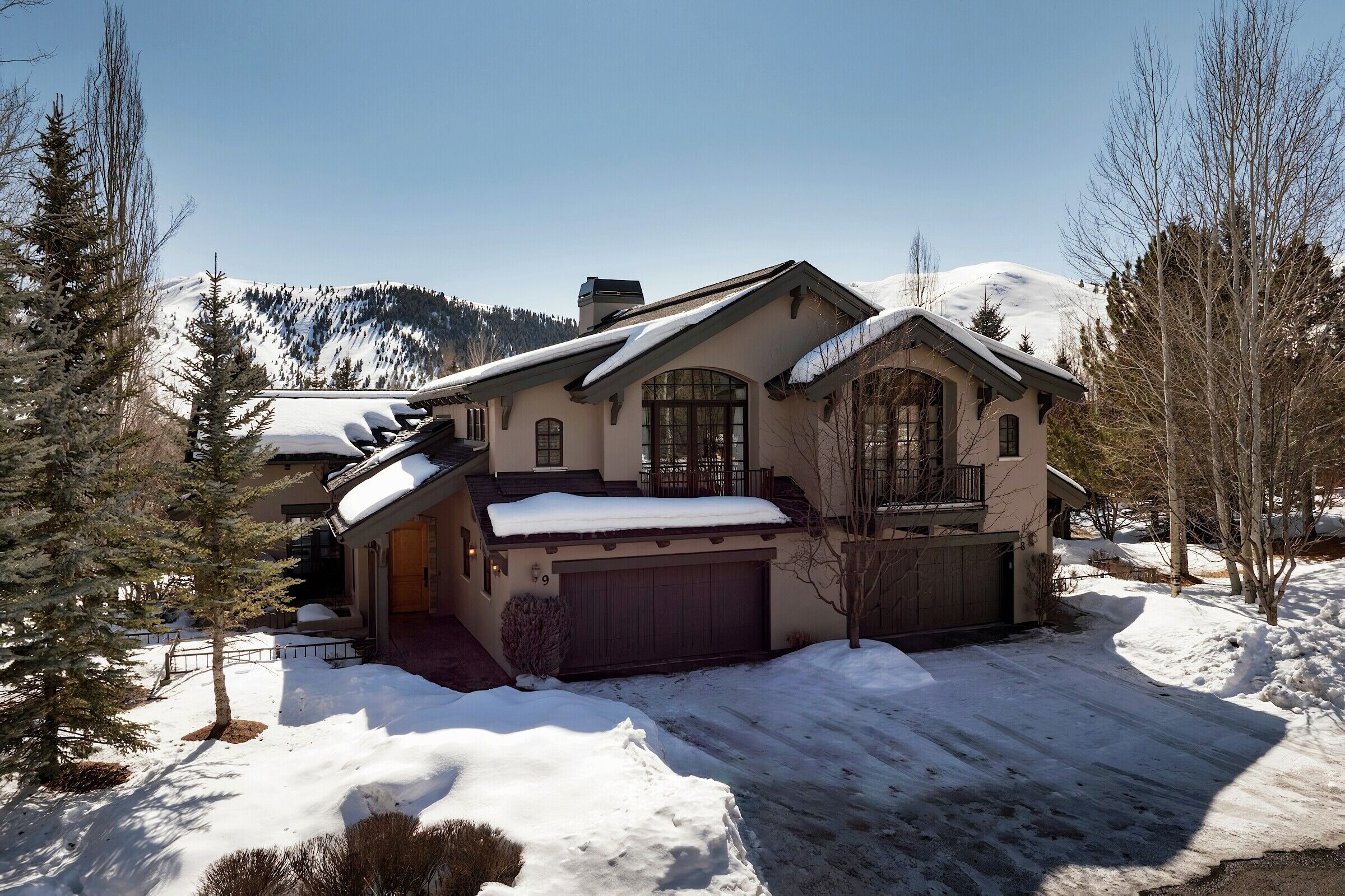 Sunpoint Chateau Exterior - Winter