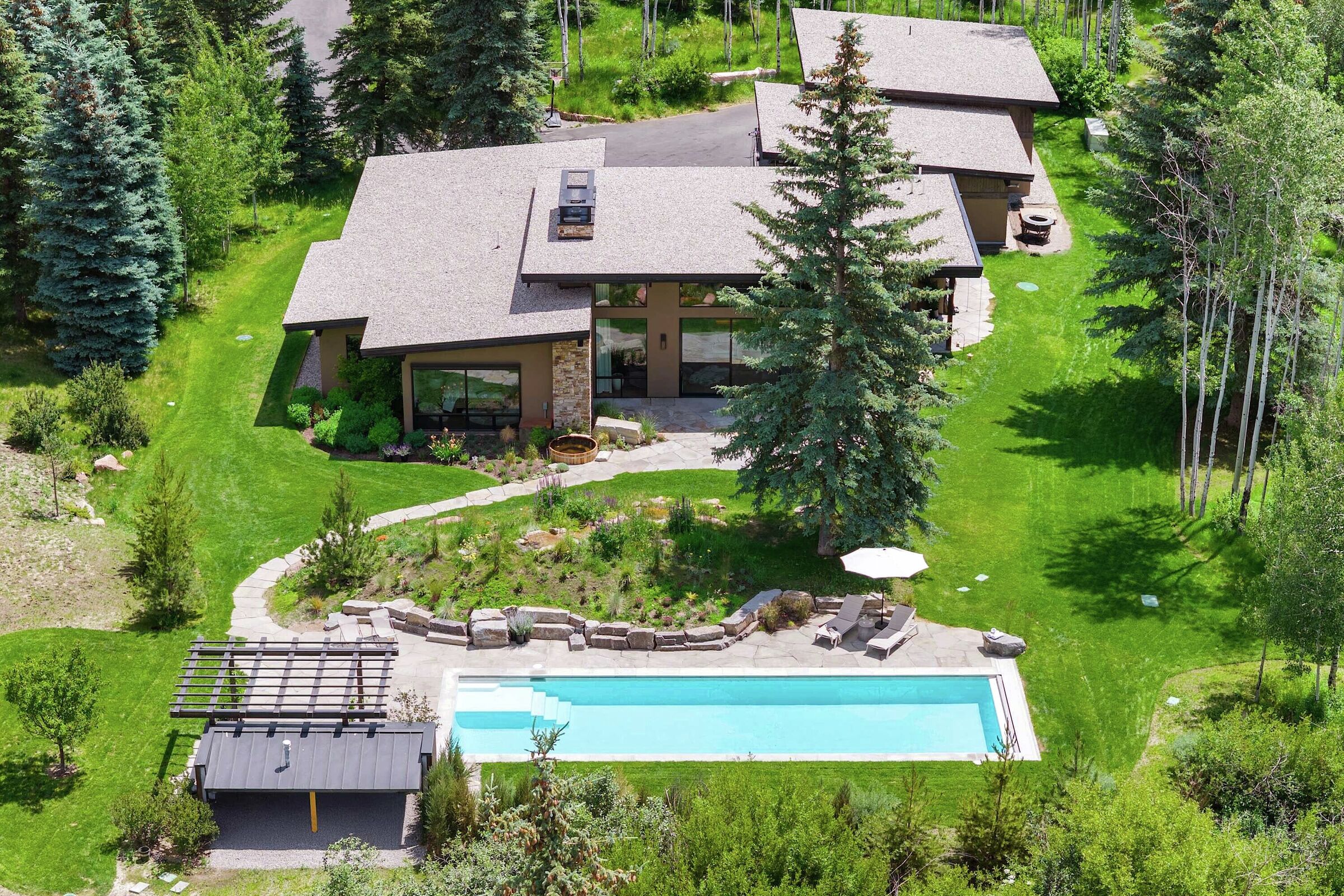 Gimlet Estate Exterior - Summer