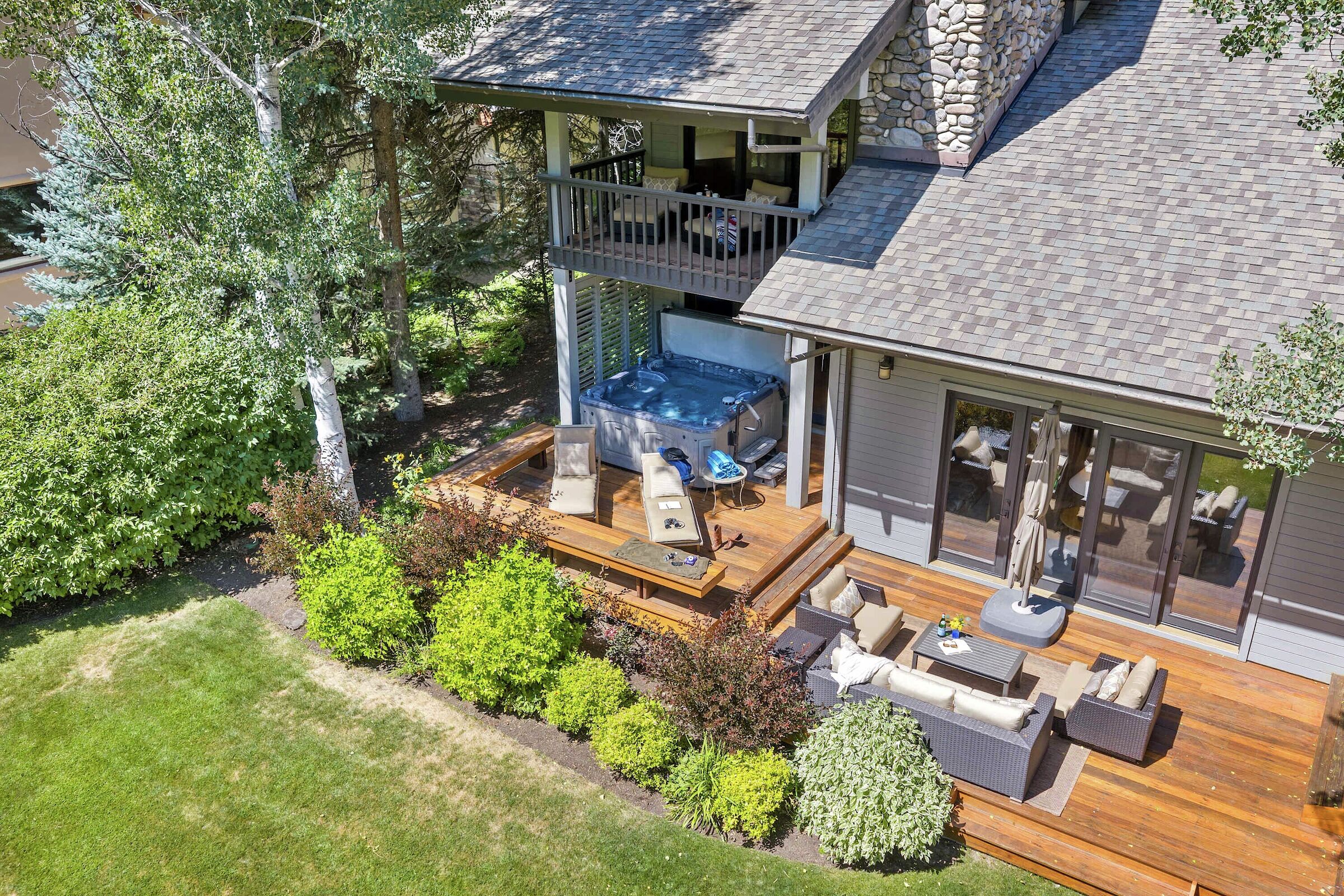 Guyer Hot Springs Chalet Exterior - Summer