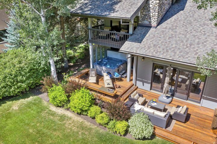 Guyer Hot Springs Chalet Exterior - Summer