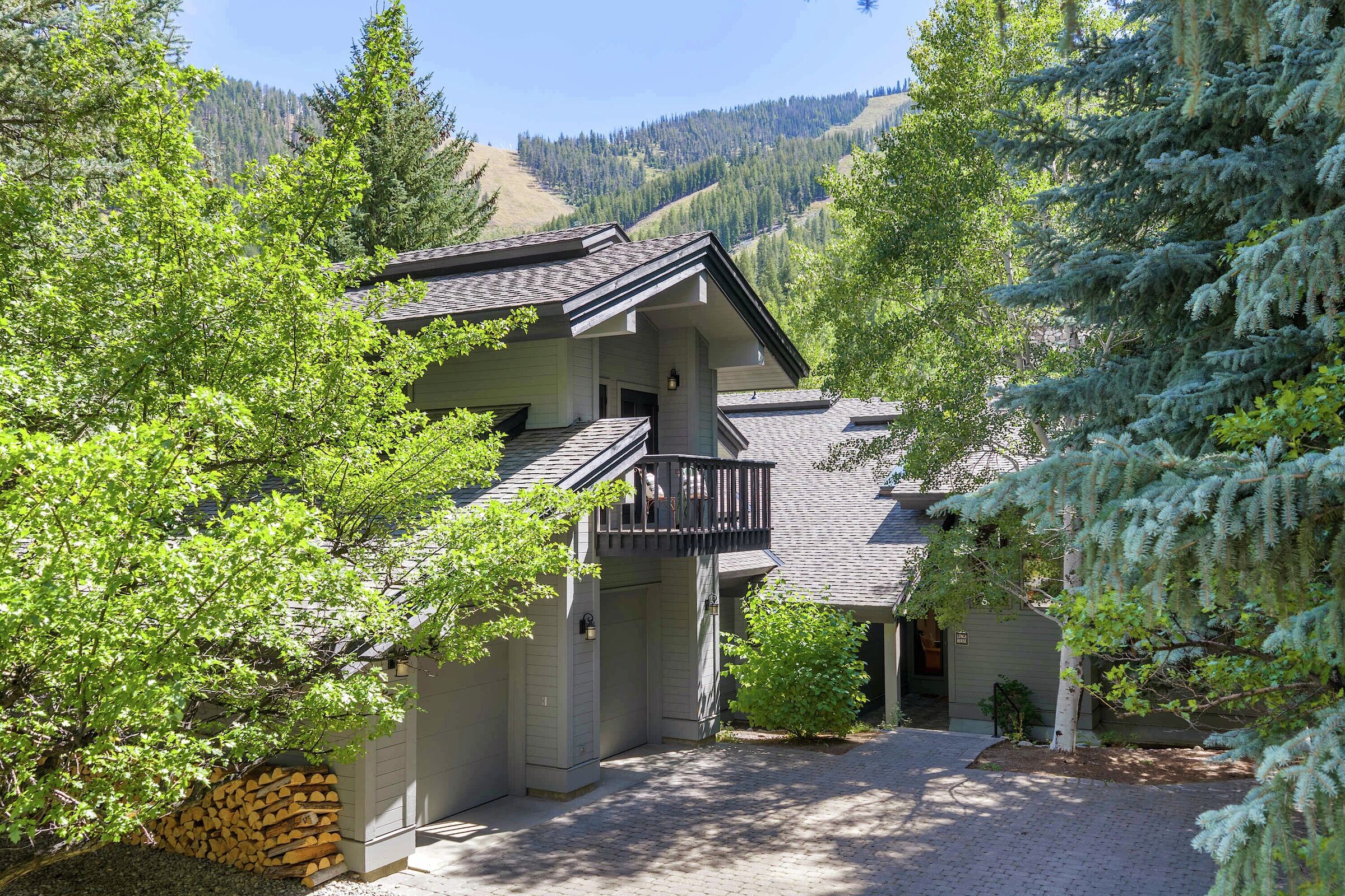 Guyer Hot Springs Chalet Exterior - Summer