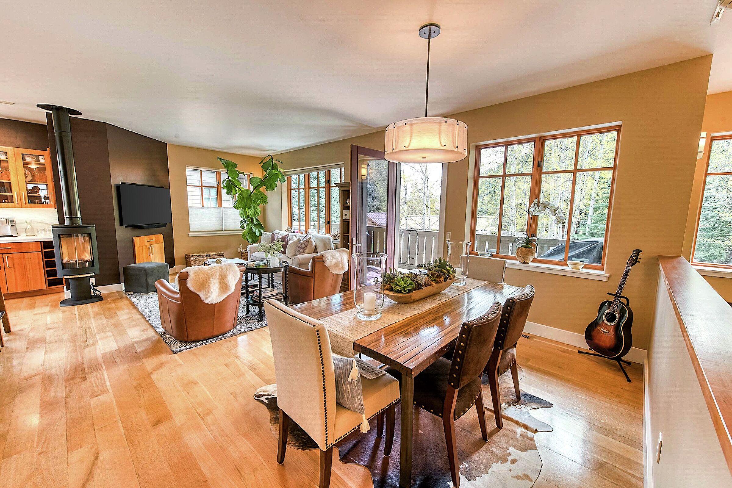 2 Bdrm 3.5 Bath - Dining Area