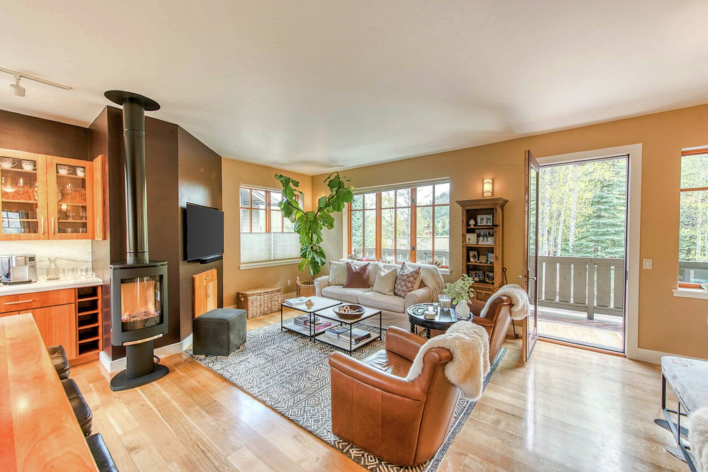 2 Bdrm 3.5 Bath - Living Area