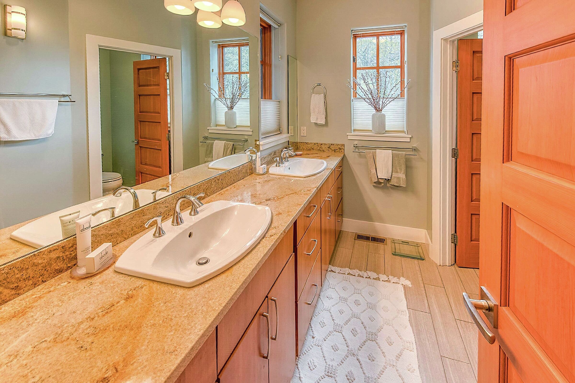 2 Bdrm 3.5 Bath - Master Ensuite Bathroom