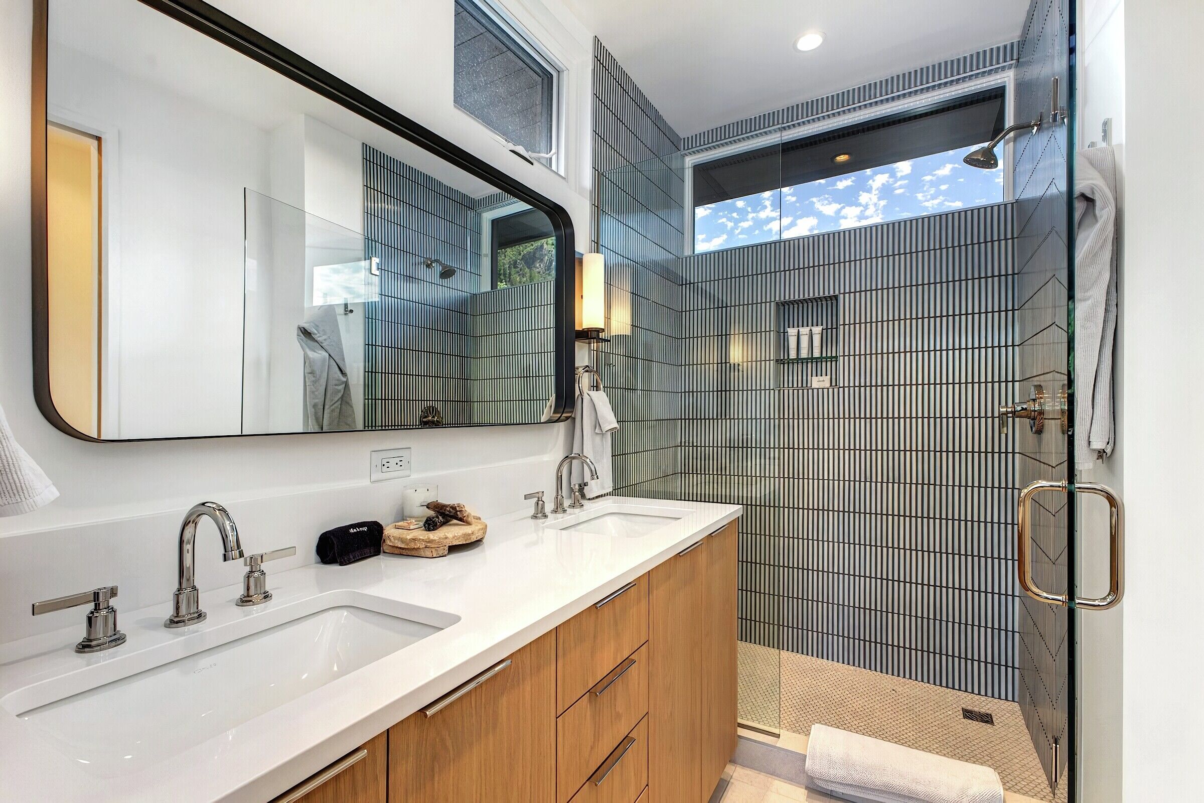 4 Bdrm 4.5 Bath HT - Ensuite Bathroom