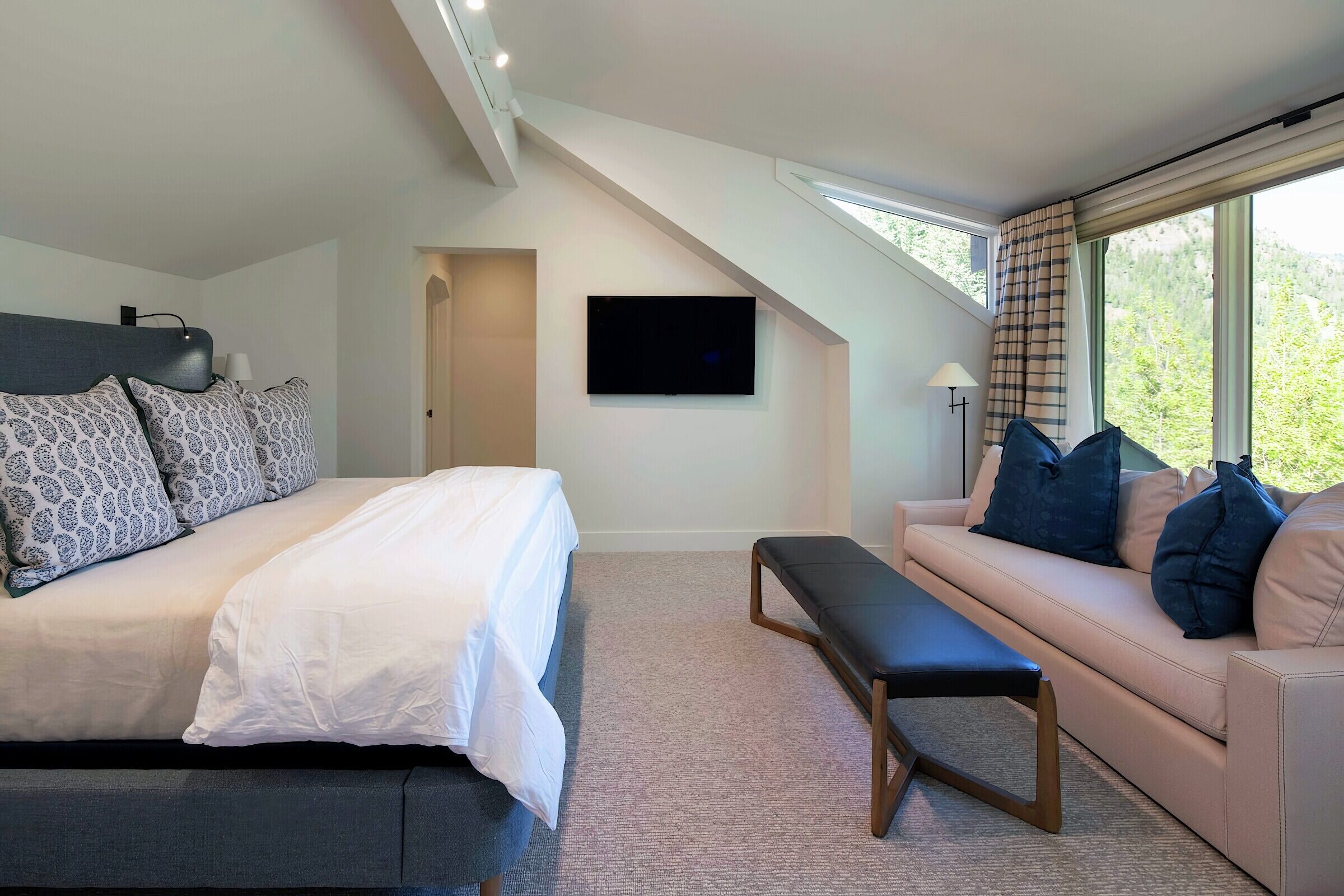 4 Bdrm 4.5 Bath HT - Master Bedroom