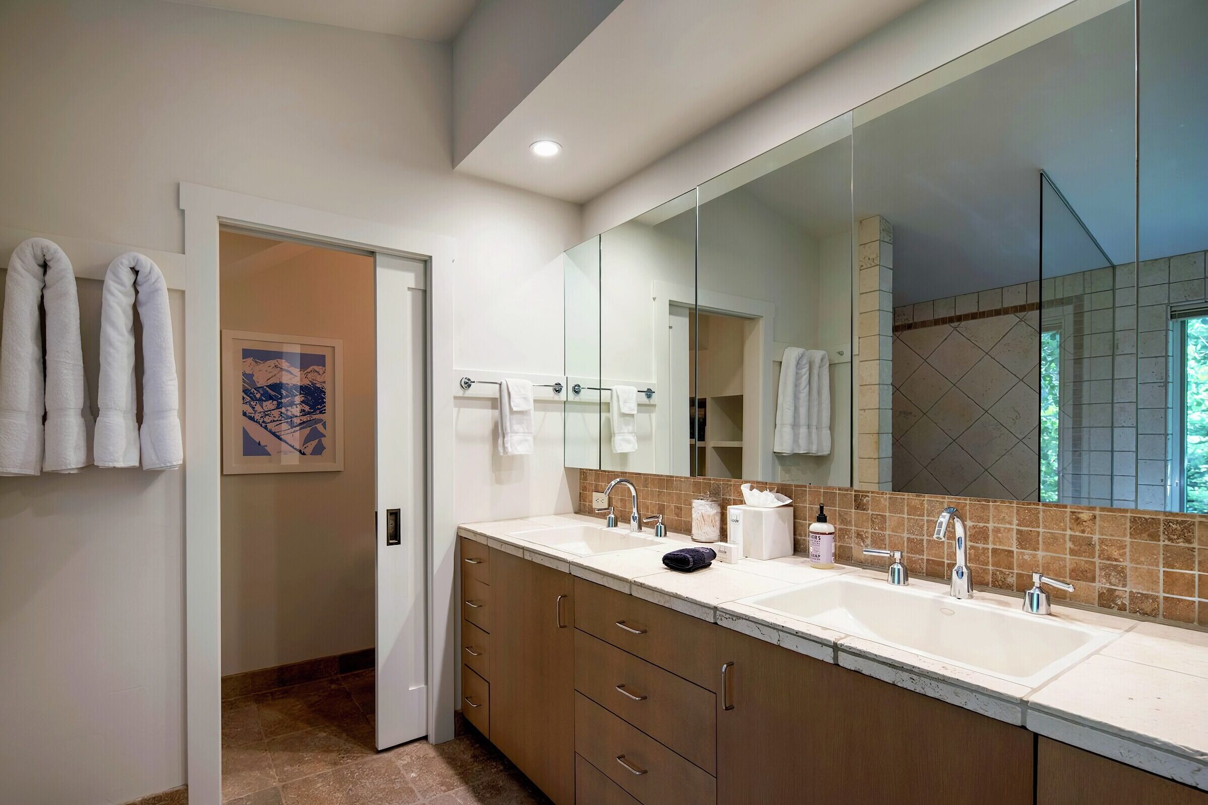 4 Bdrm 4.5 Bath HT - Master Ensuite Bathroom