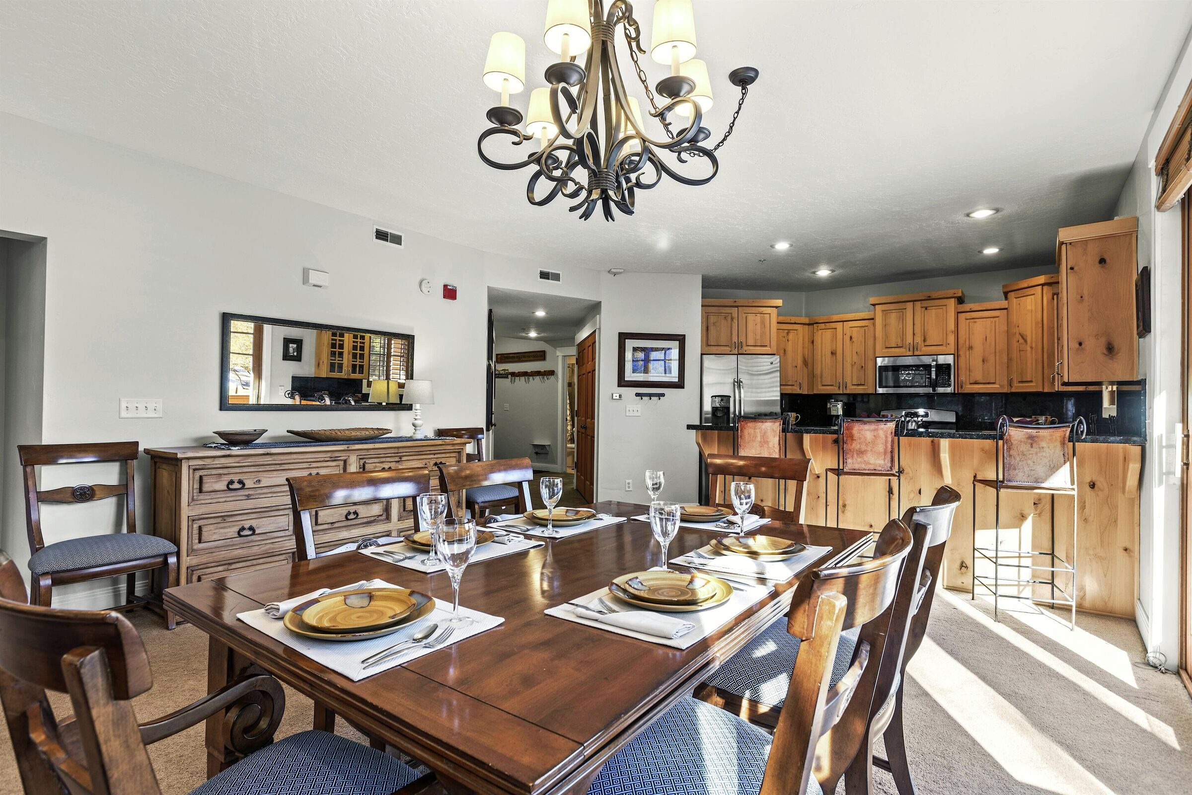 #C101 - Dining Area