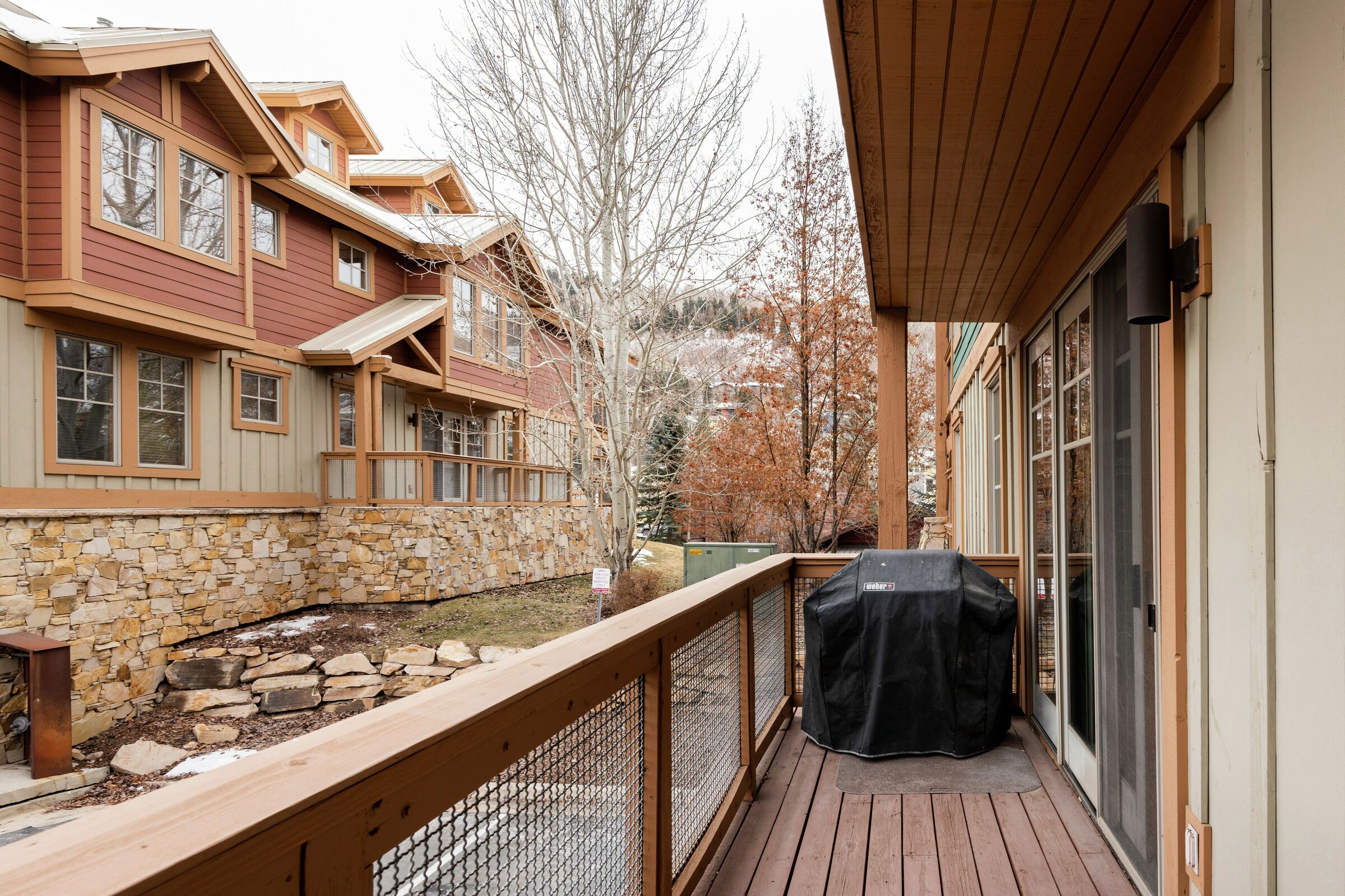 #C101 - Balcony with BBQ