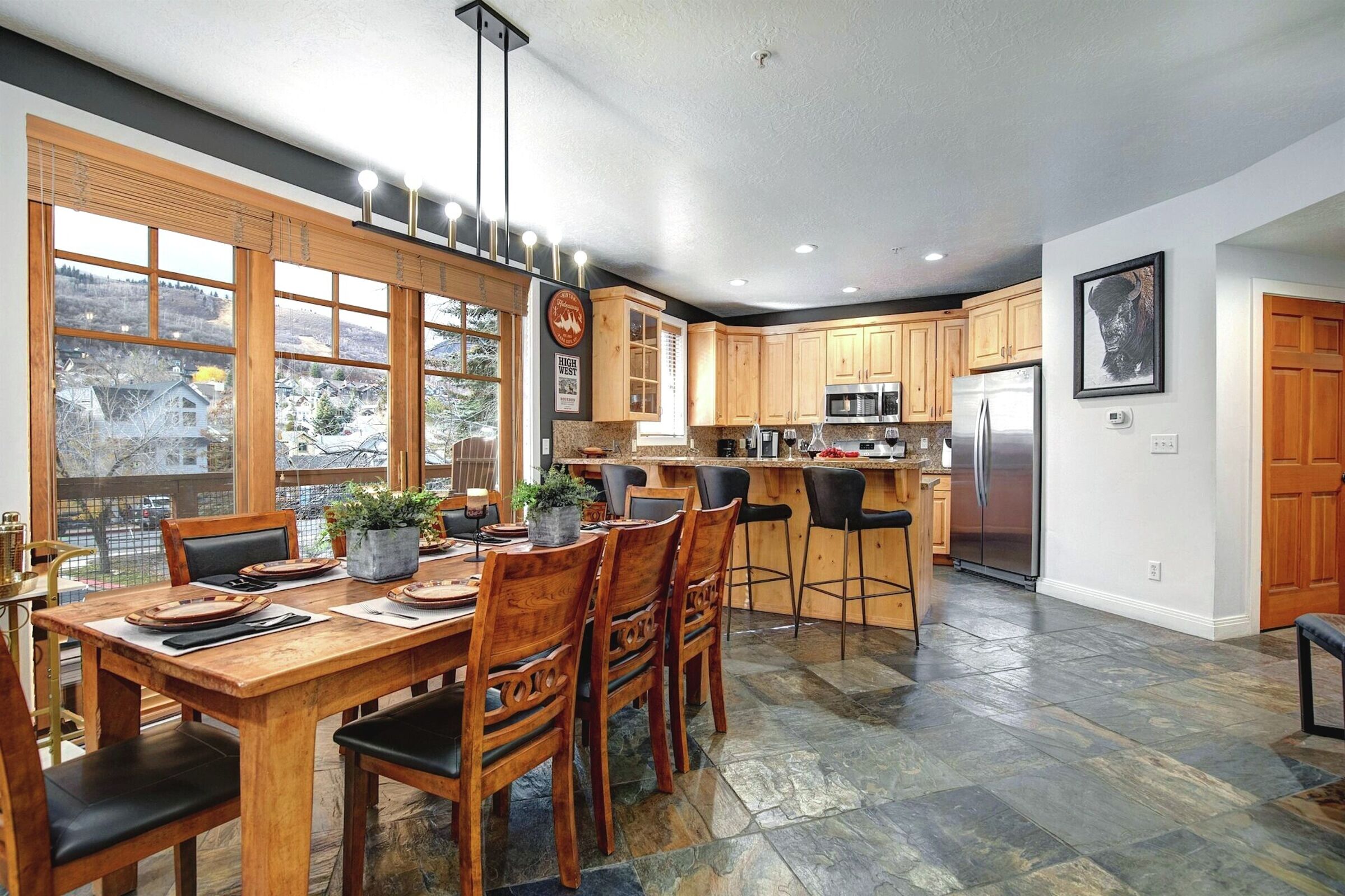 Dining Area & Kitchen